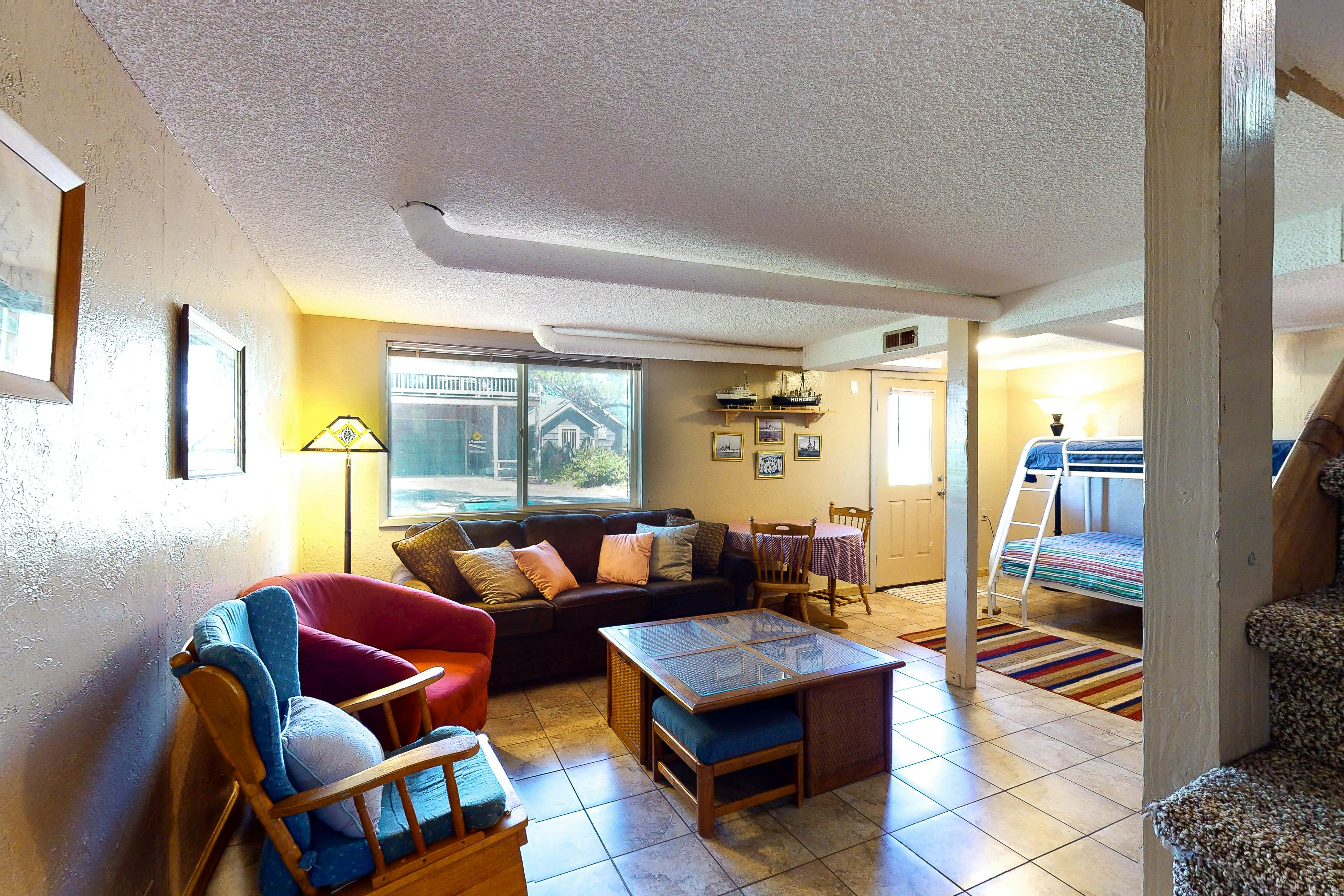 Home near the ocean with beach access, washer/dryer, decks - two dogs welcome