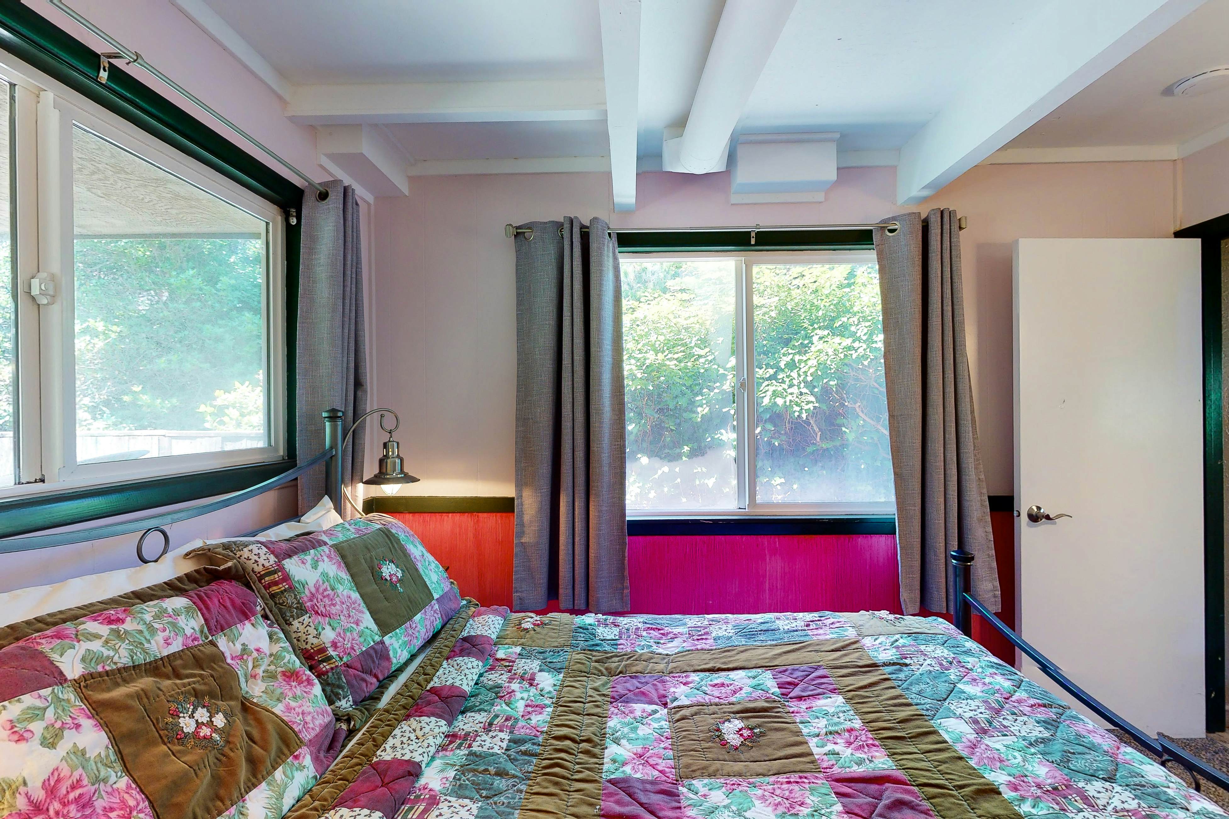 Home near the ocean with beach access, washer/dryer, decks - two dogs welcome