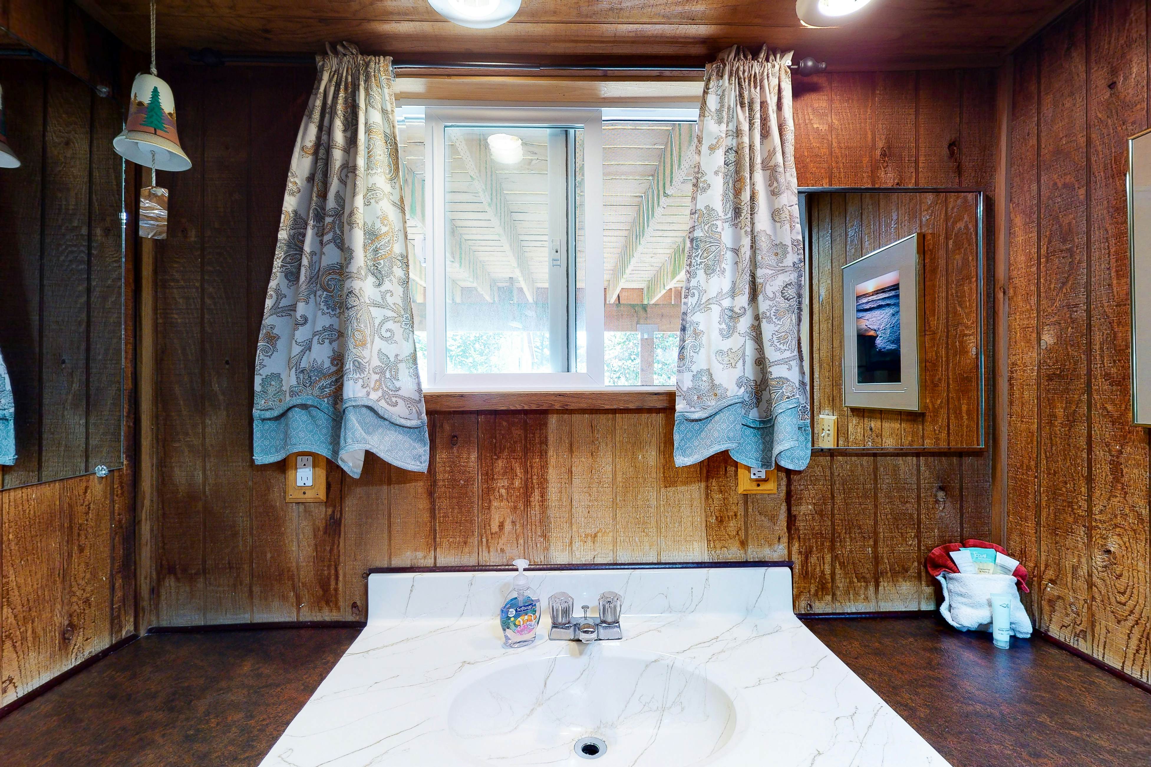 Home near the ocean with beach access, washer/dryer, decks - two dogs welcome