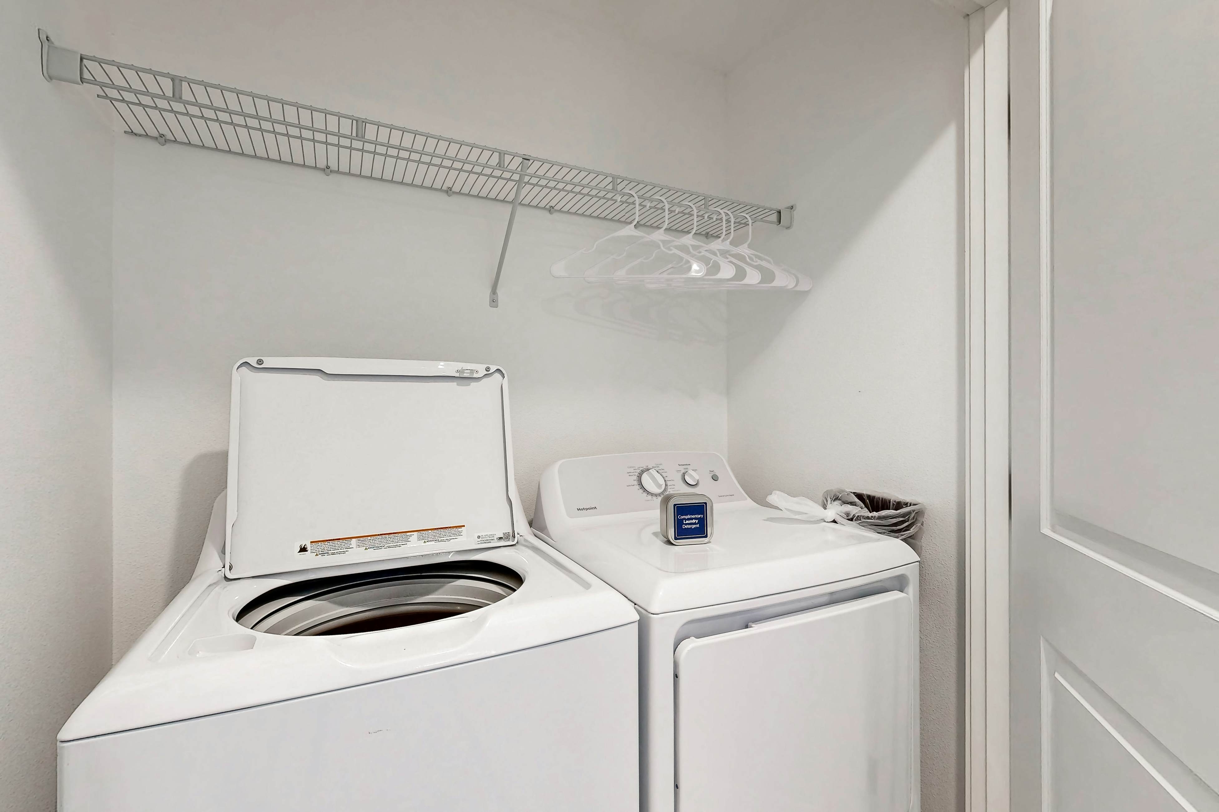 Open-concept Home with Deck, Fire pit, WIFI & Near Trails & Beach