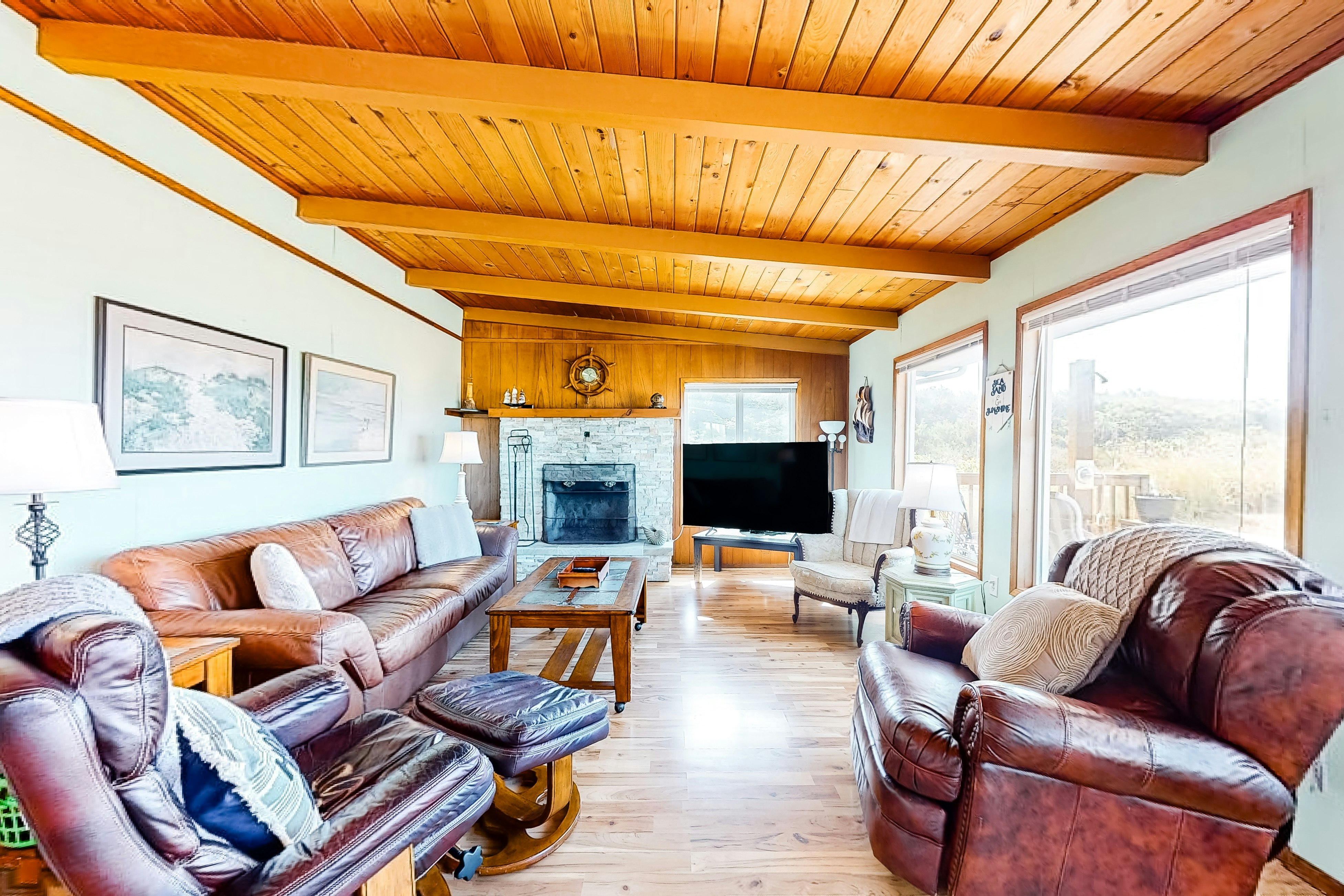 Oceanfront, dog-friendly home with washer/dryer & fireplace