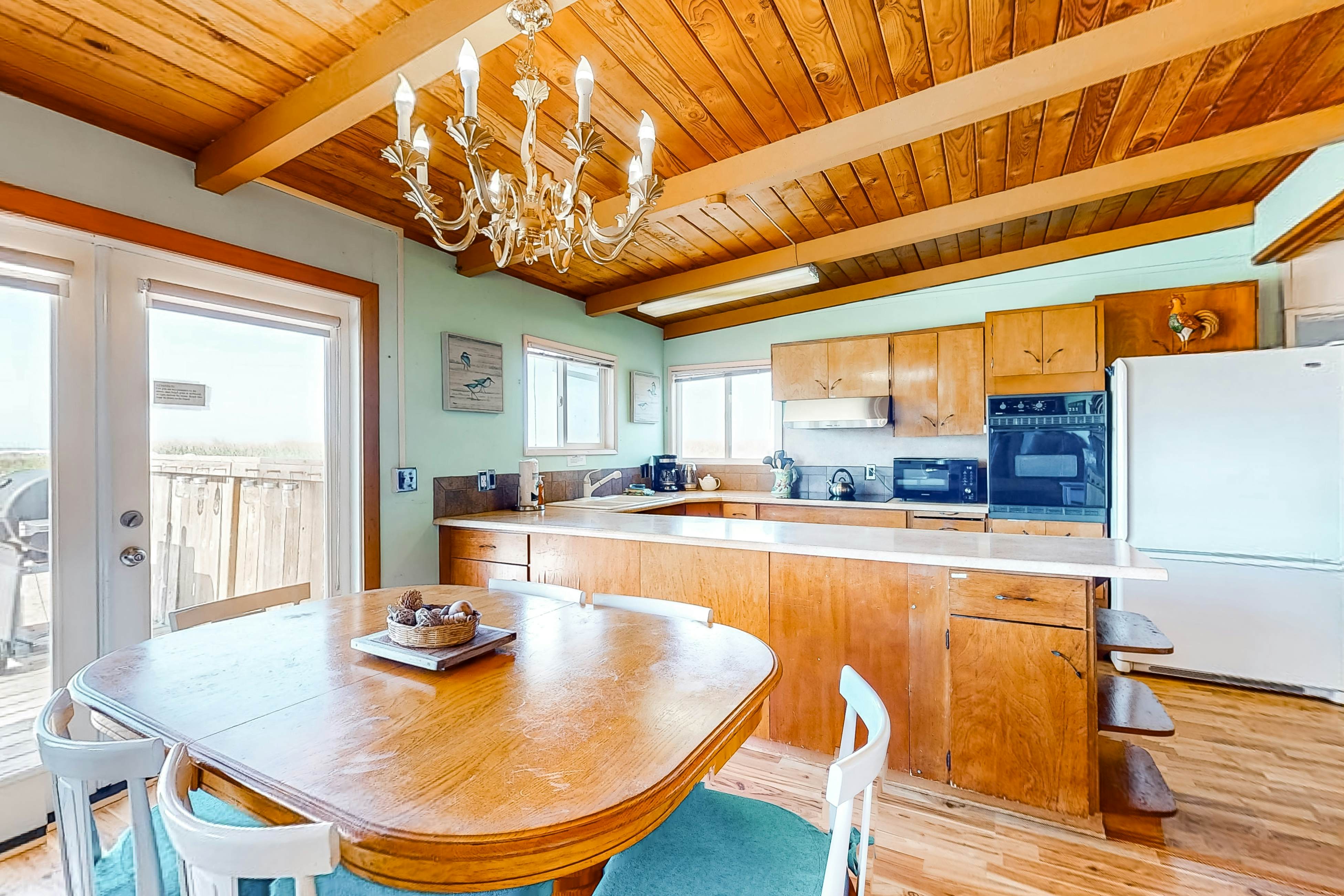 Oceanfront, dog-friendly home with washer/dryer & fireplace