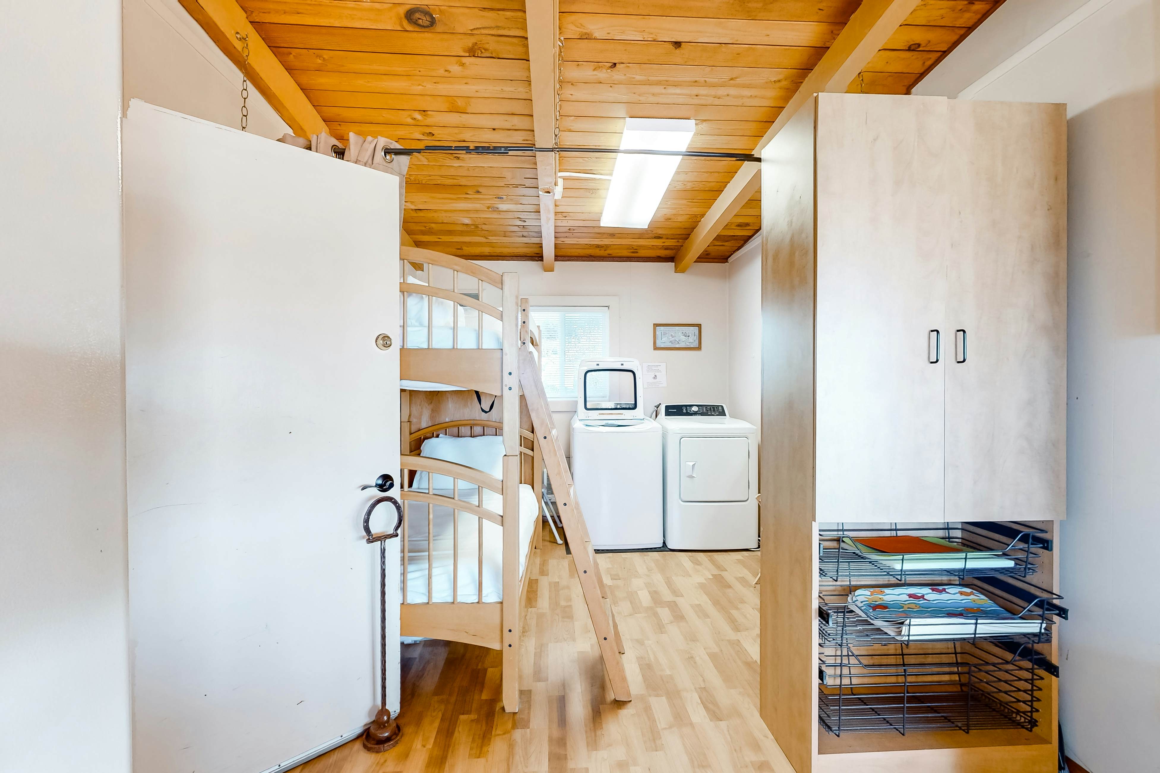 Oceanfront, dog-friendly home with washer/dryer & fireplace