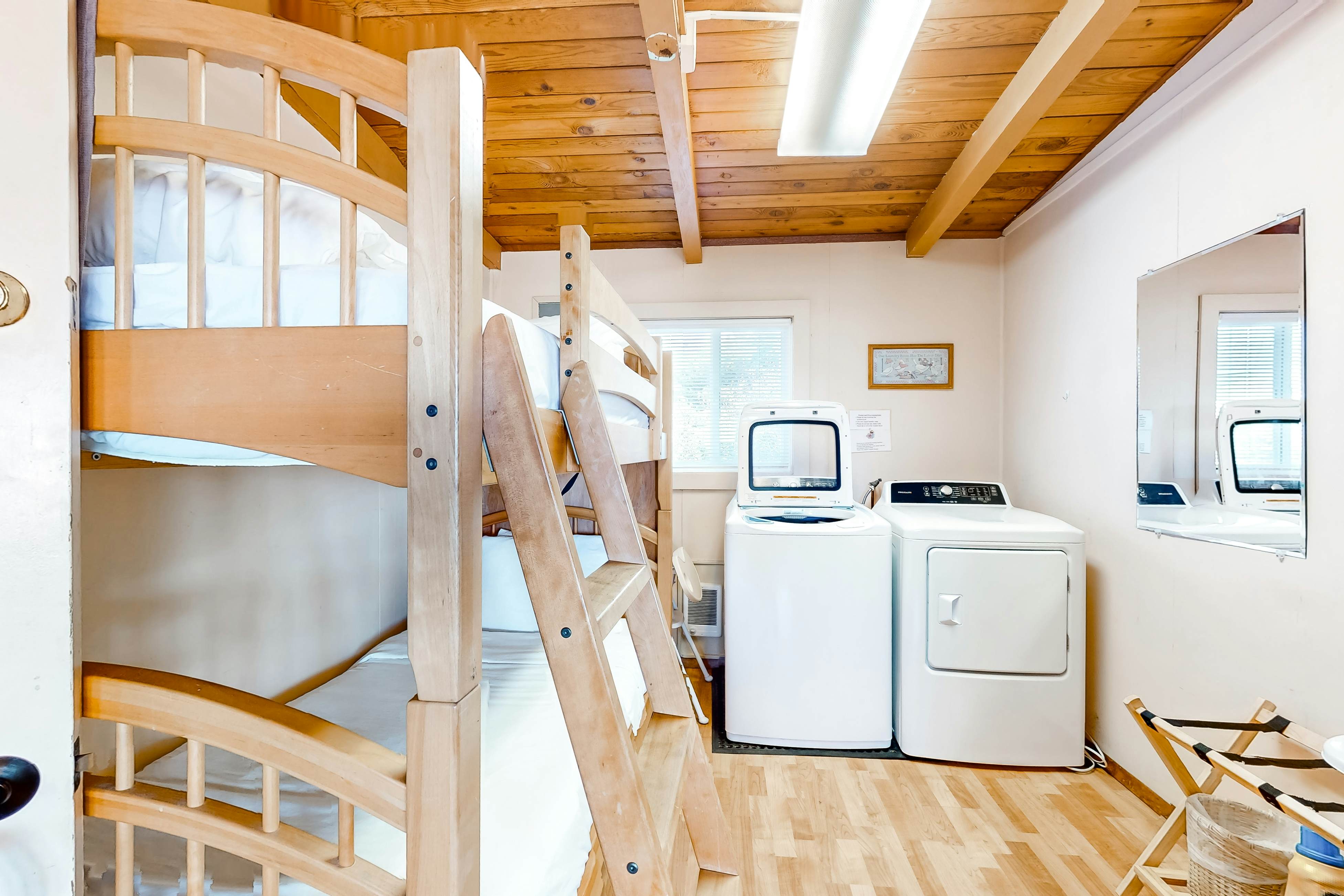 Oceanfront, dog-friendly home with washer/dryer & fireplace