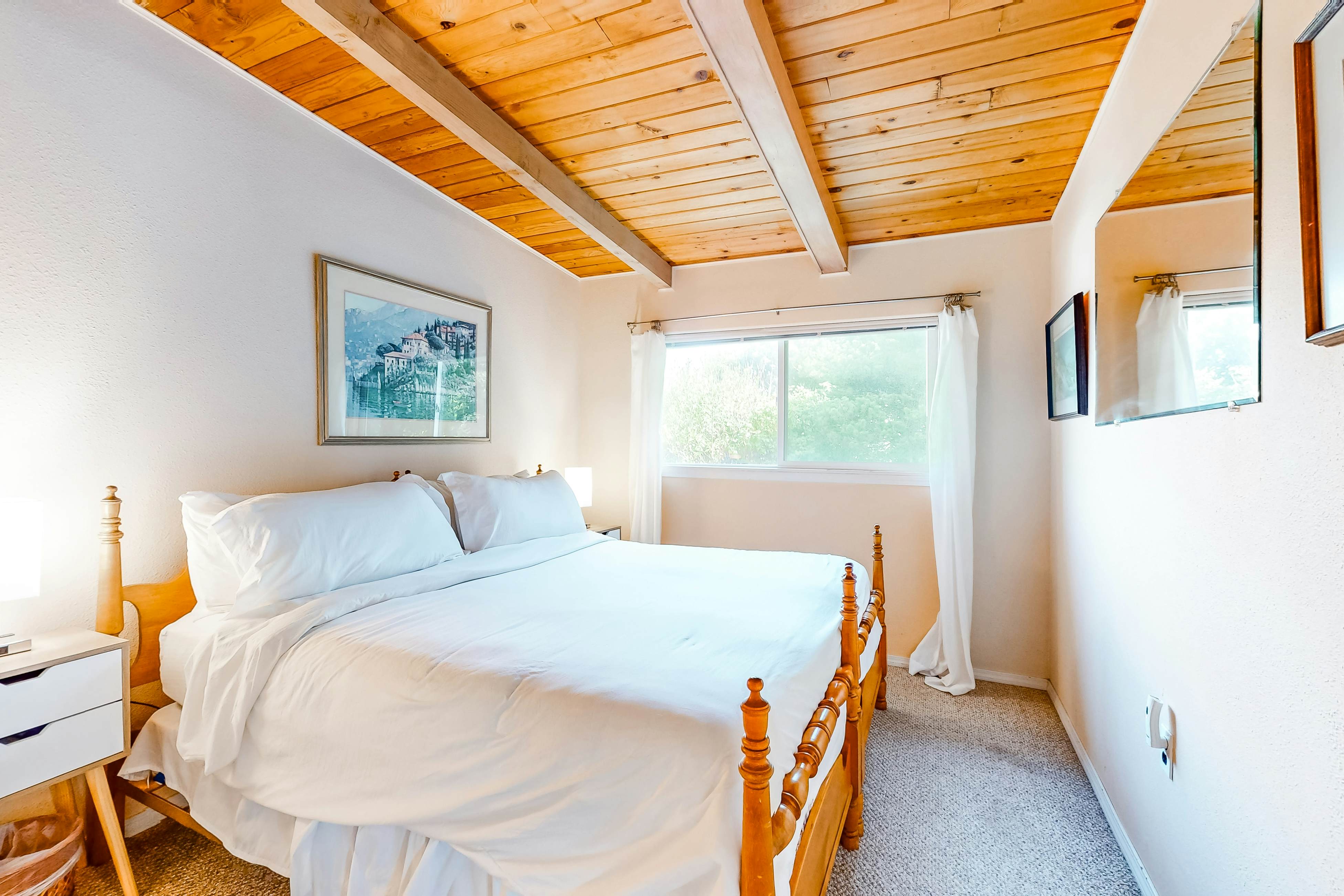 Oceanfront, dog-friendly home with washer/dryer & fireplace