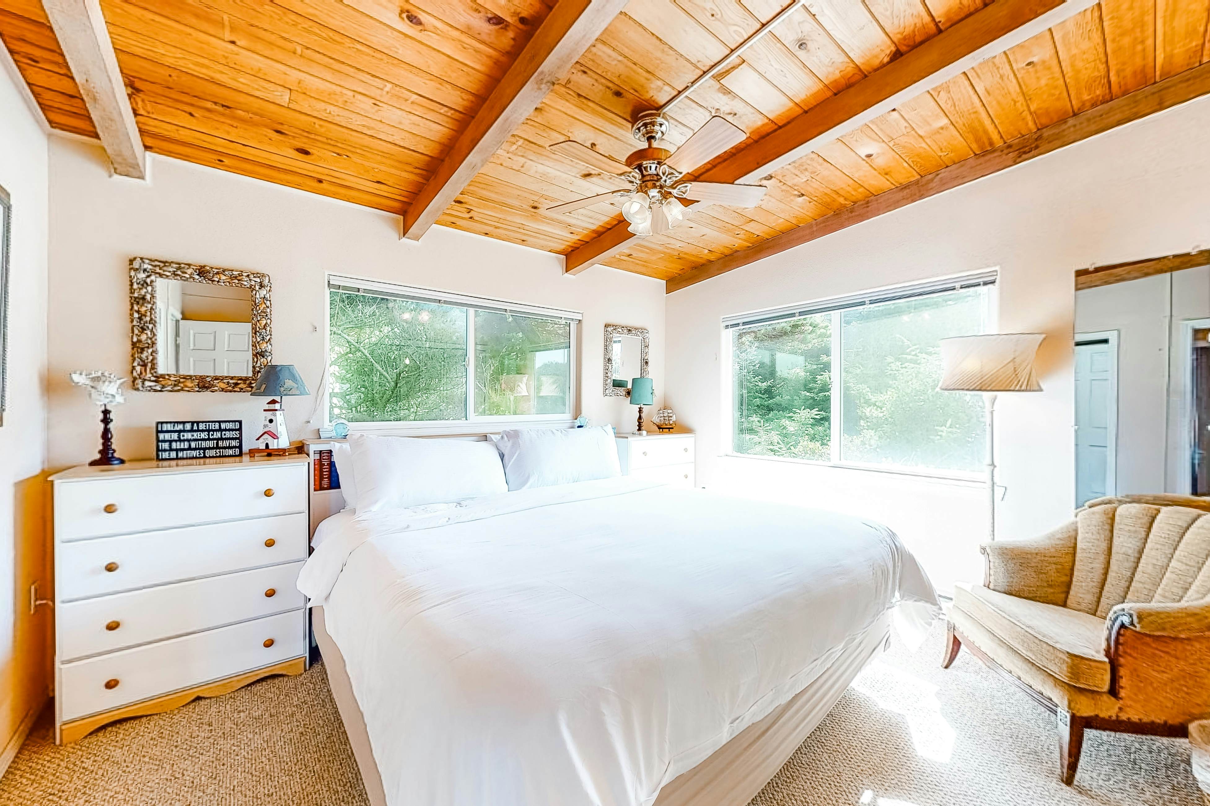 Oceanfront, dog-friendly home with washer/dryer & fireplace