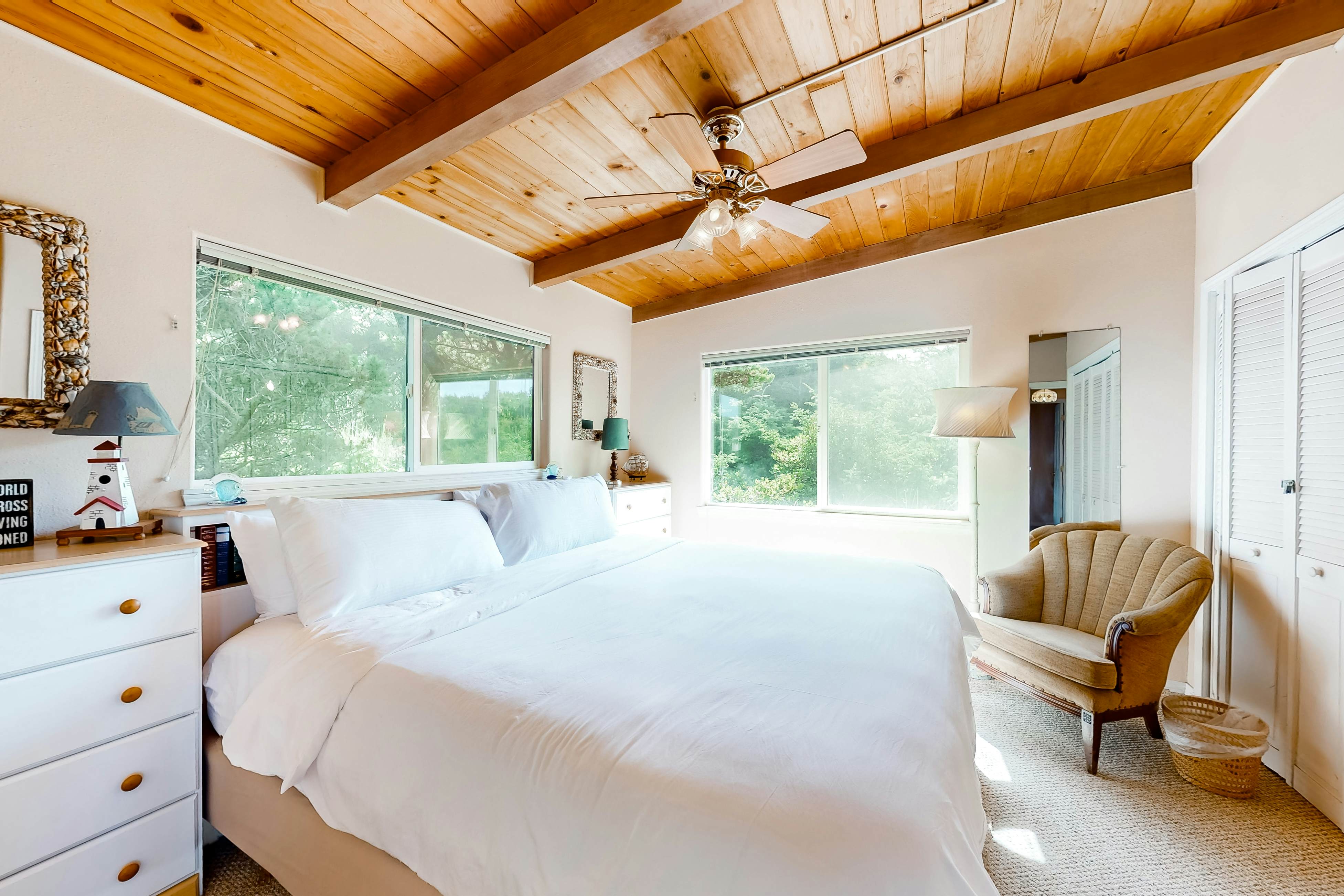 Oceanfront, dog-friendly home with washer/dryer & fireplace