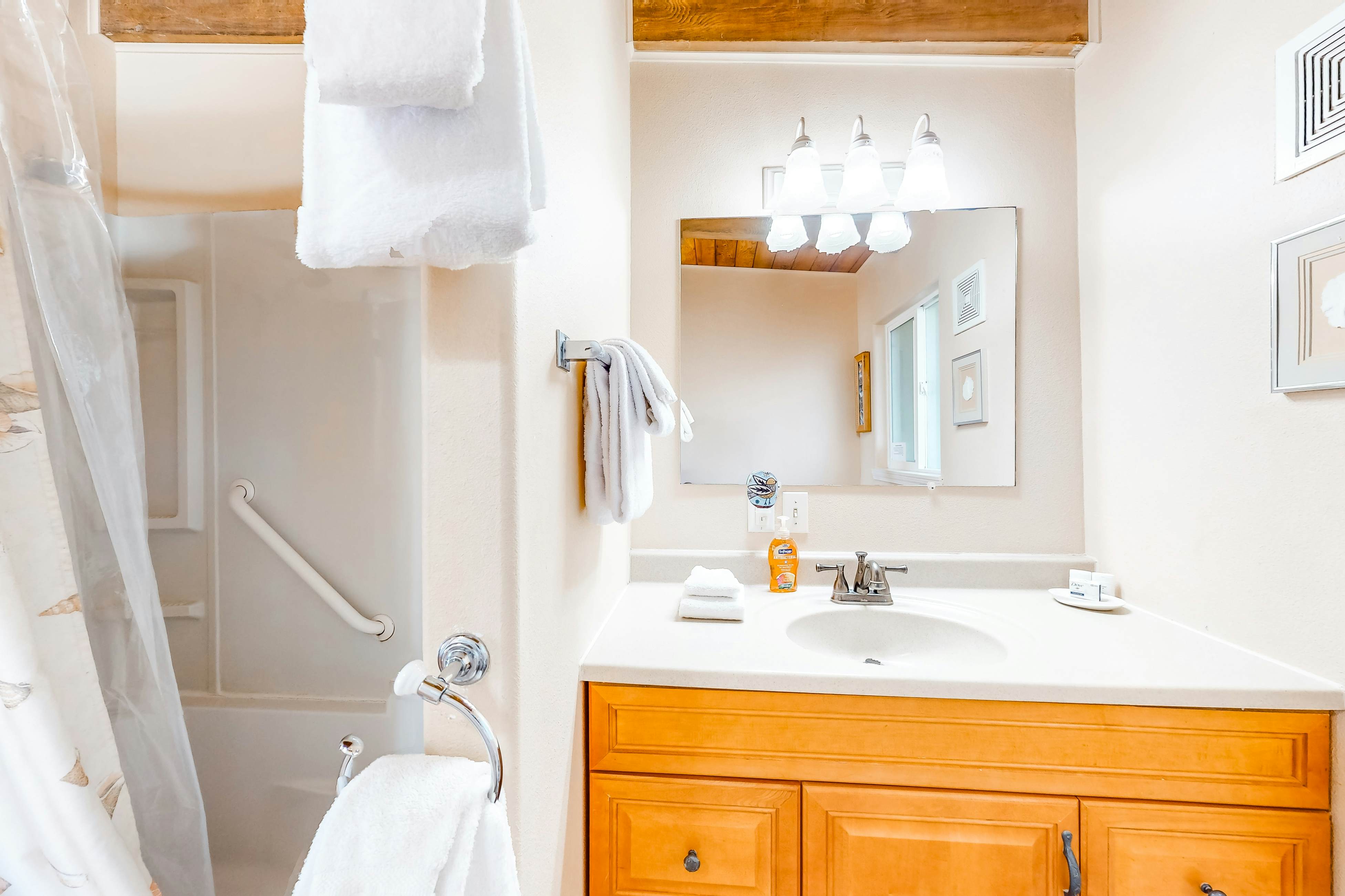 Oceanfront, dog-friendly home with washer/dryer & fireplace