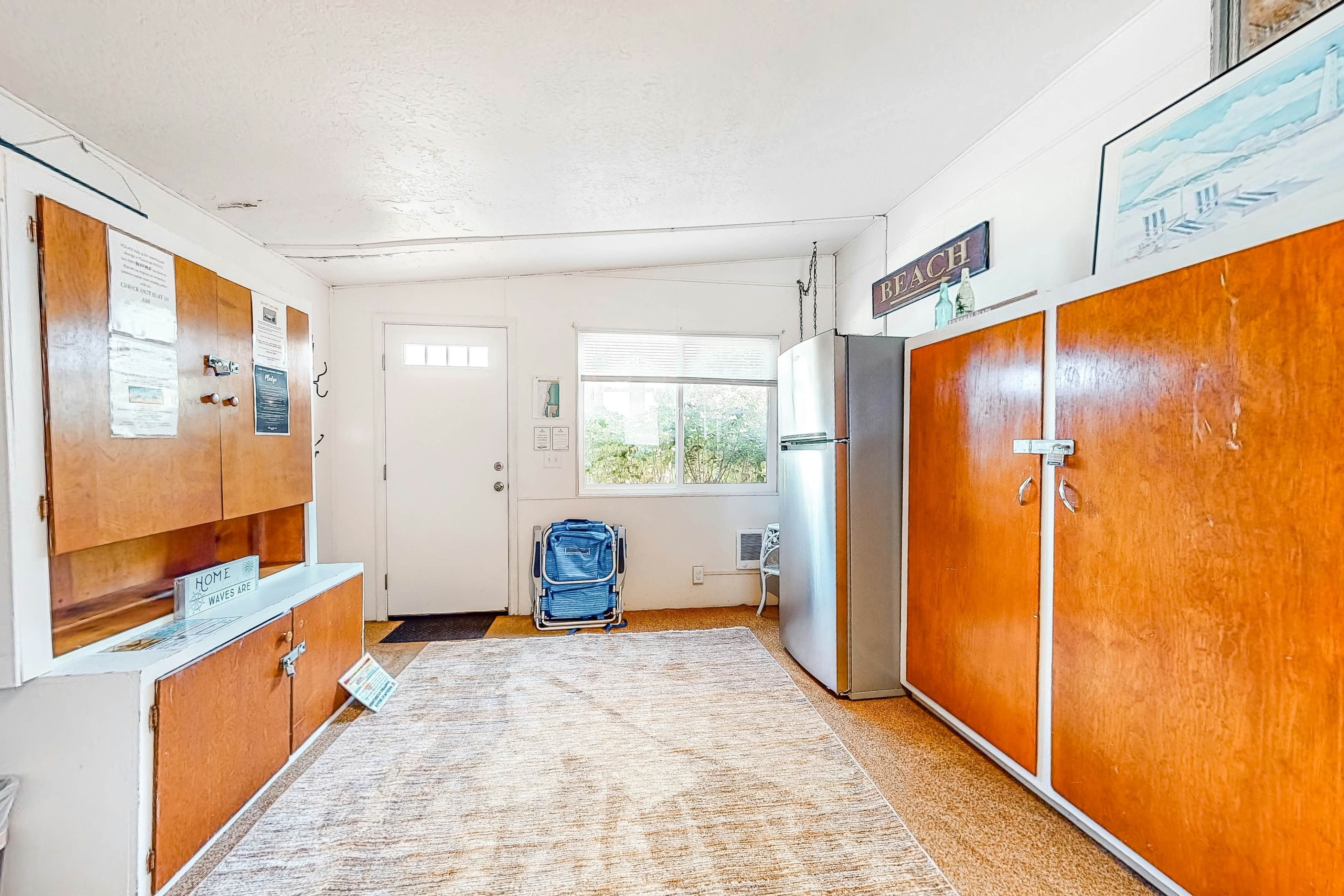 Oceanfront, dog-friendly home with washer/dryer & fireplace