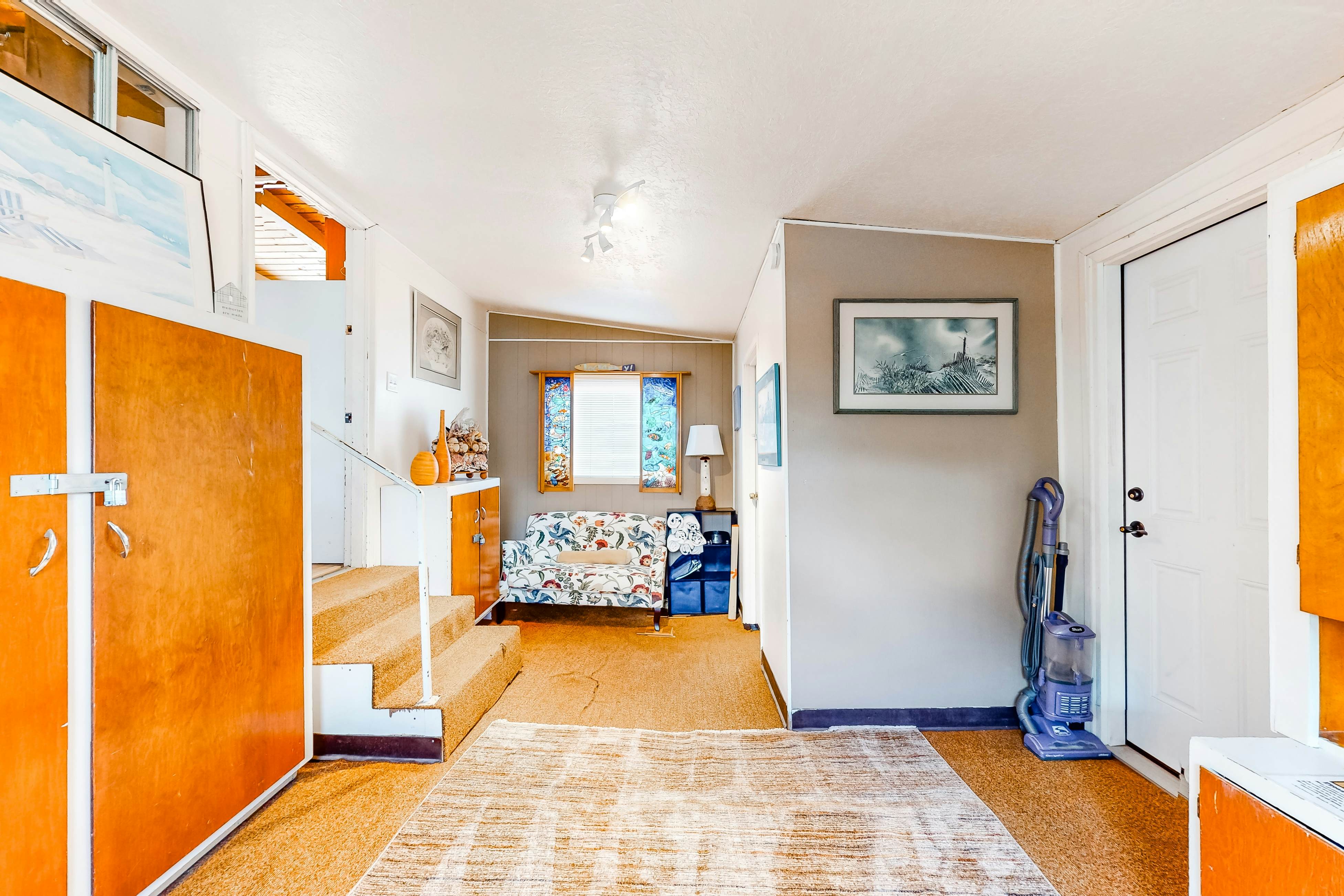 Oceanfront, dog-friendly home with washer/dryer & fireplace