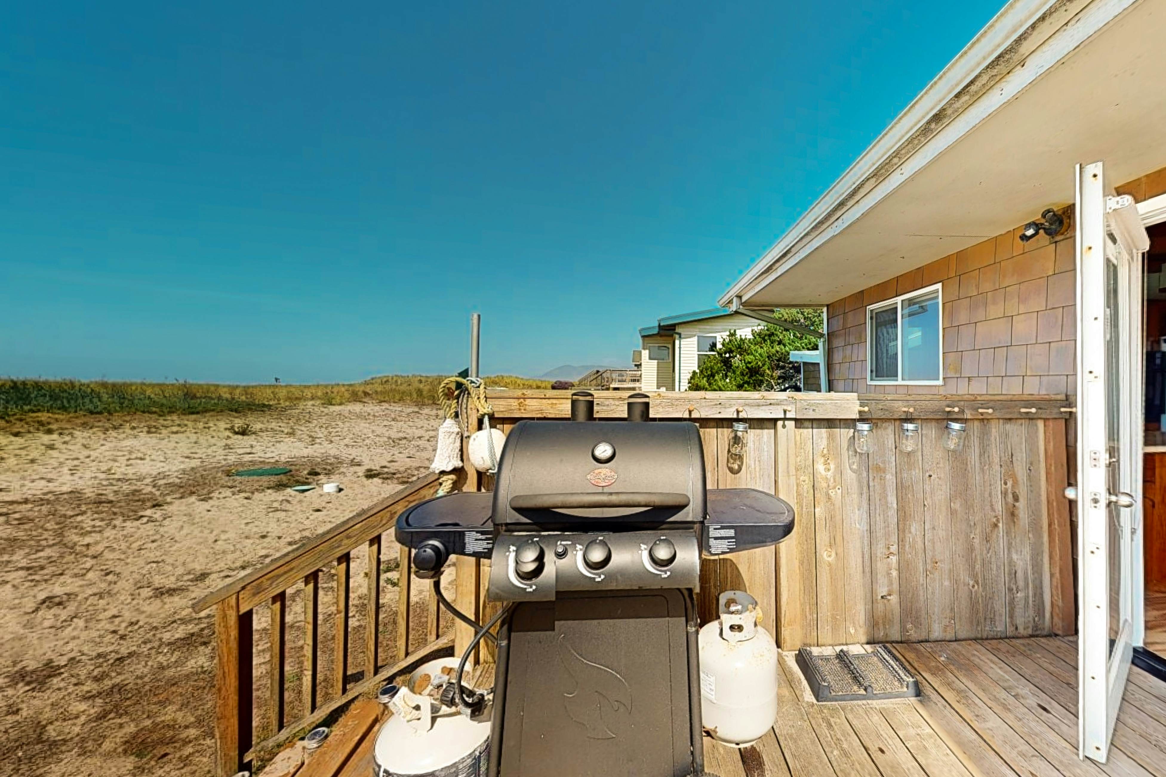 Oceanfront, dog-friendly home with washer/dryer & fireplace