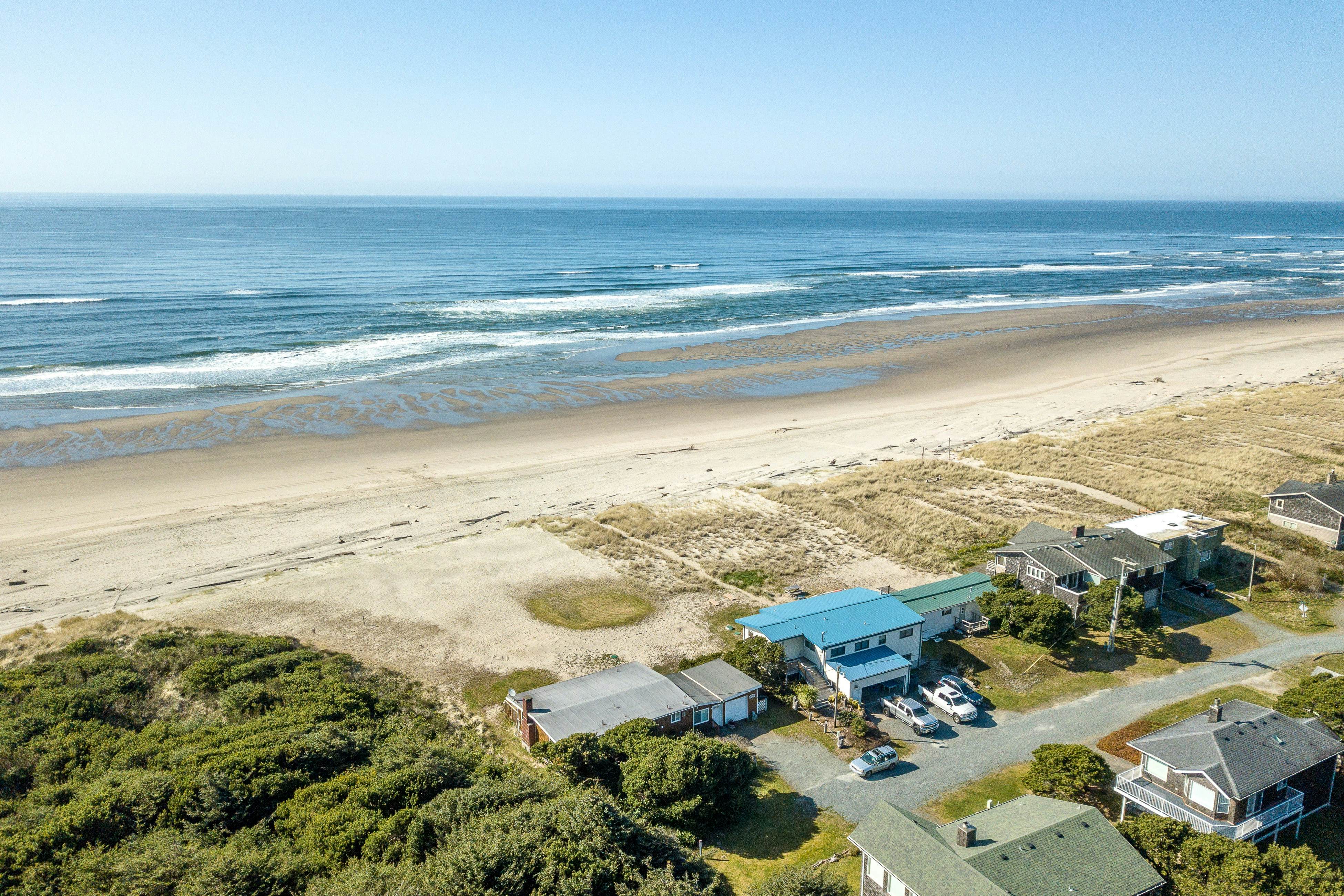 Oceanfront, dog-friendly home with washer/dryer & fireplace