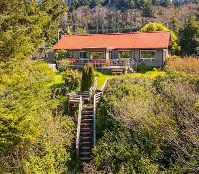 Delightful dog friendly home with bay views private hot tub and sauna