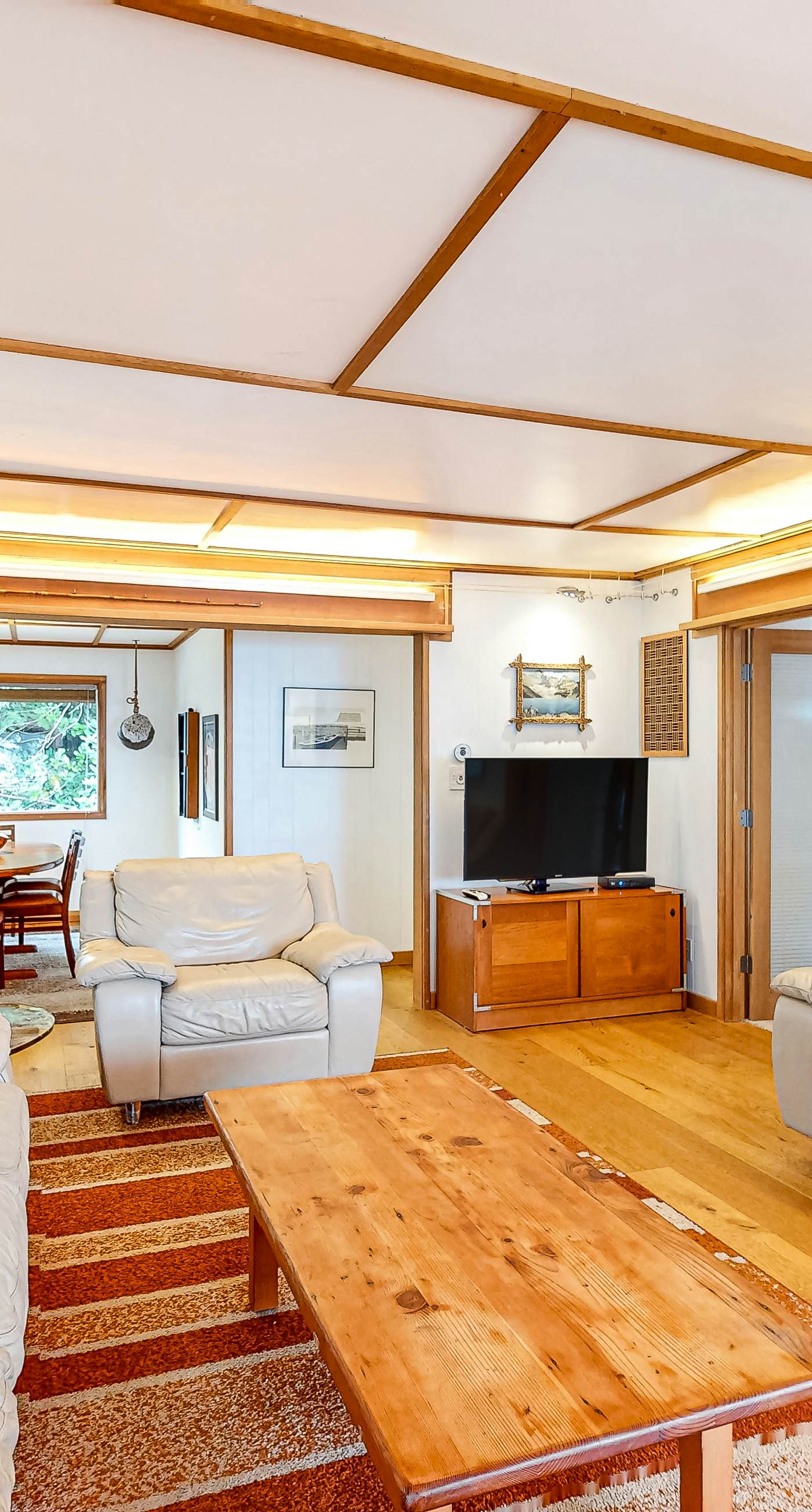 Delightful dog friendly home with bay views private hot tub and sauna