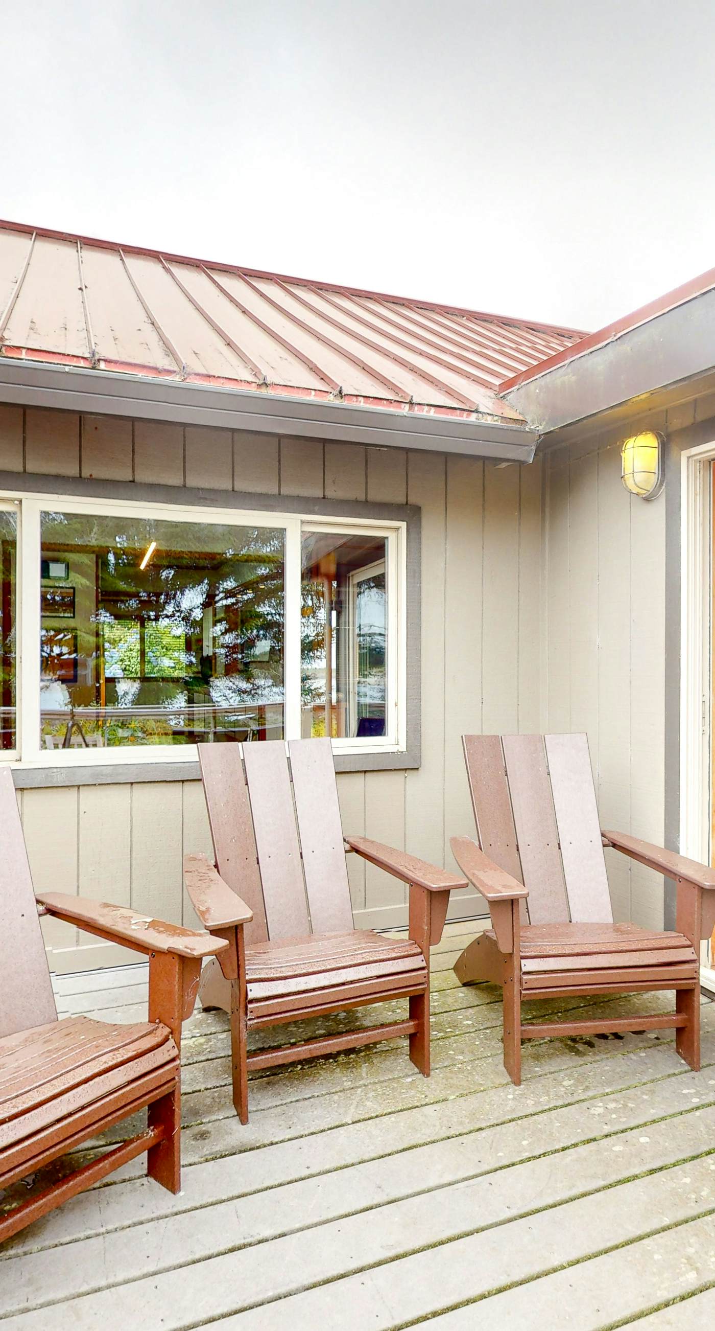 Delightful dog friendly home with bay views private hot tub and sauna