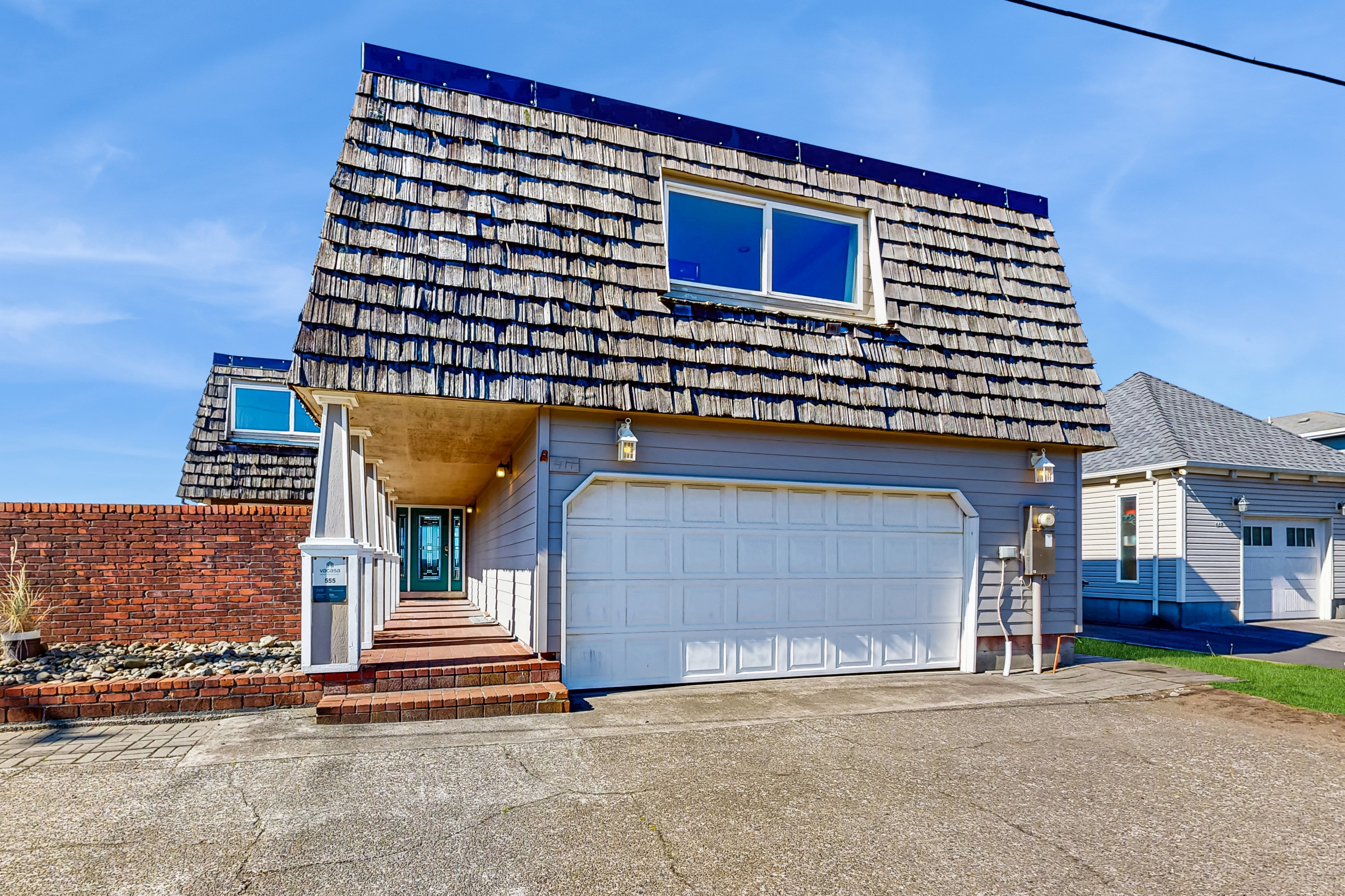 Oceanfront home with a washer dryer and beach access