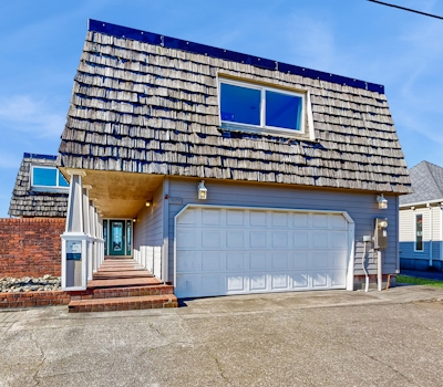 Oceanfront home with a washer dryer and beach access