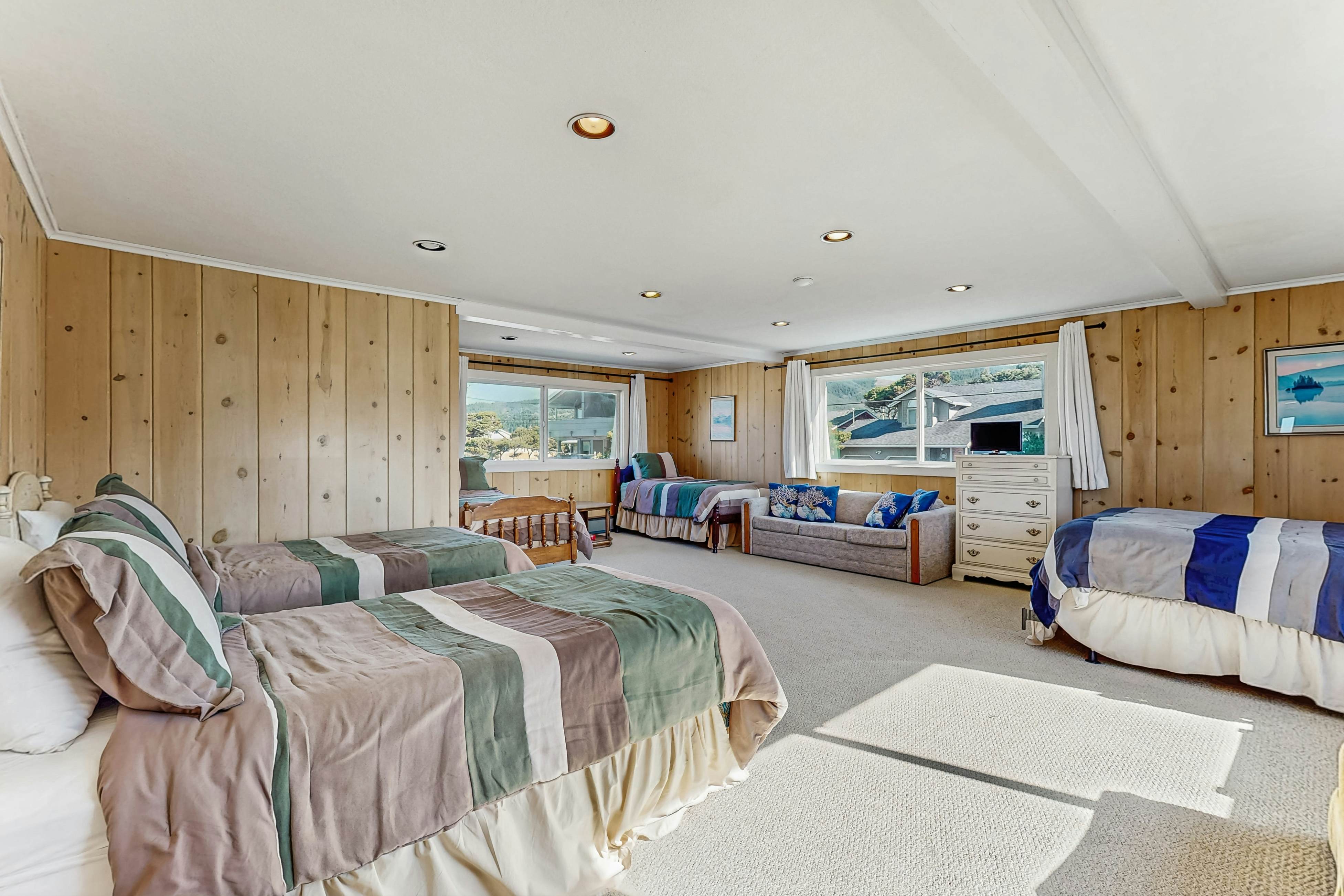 Oceanfront home with a washer dryer and beach access