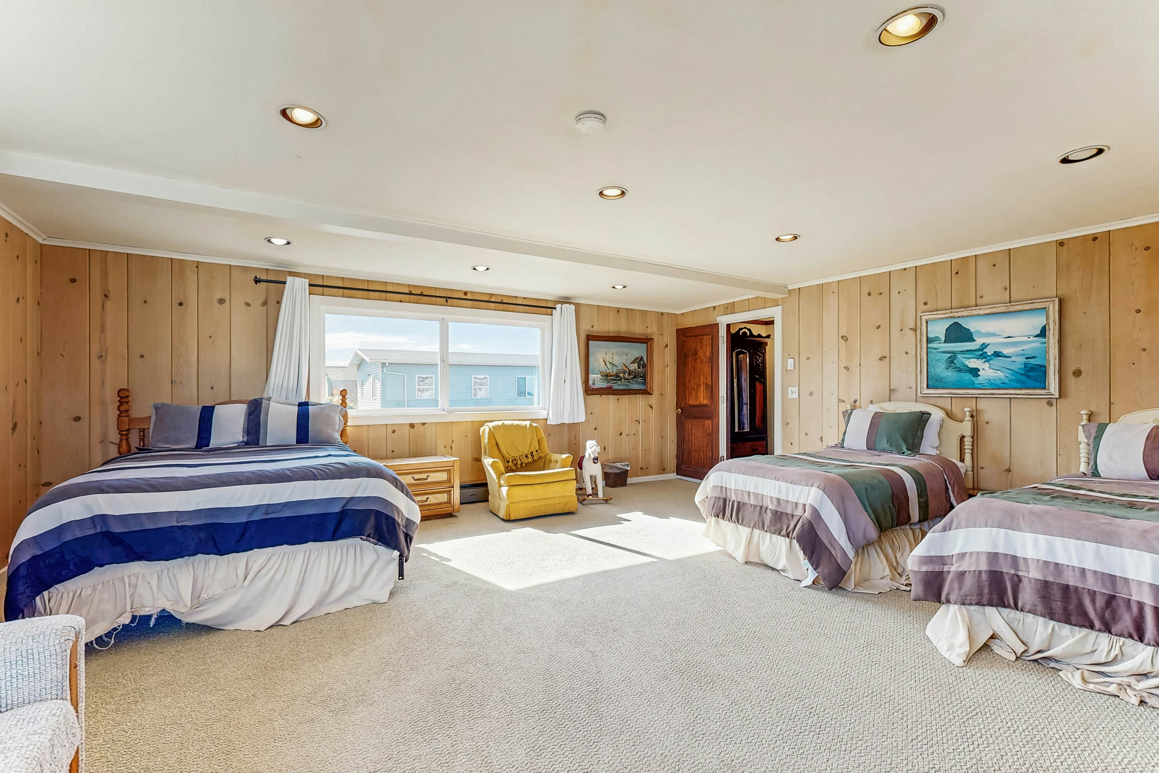 Oceanfront home with a washer dryer and beach access