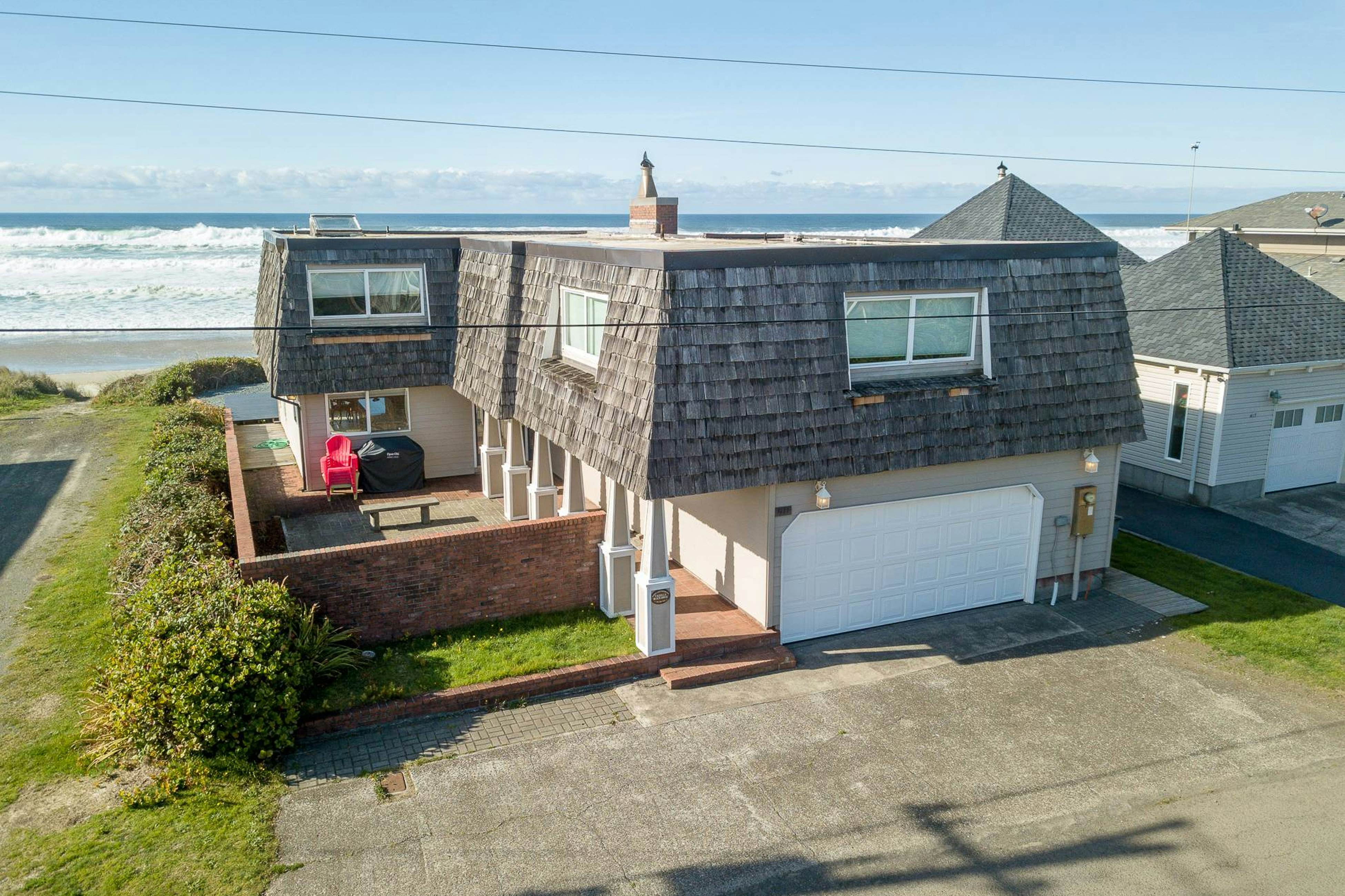 Oceanfront home with a washer dryer and beach access