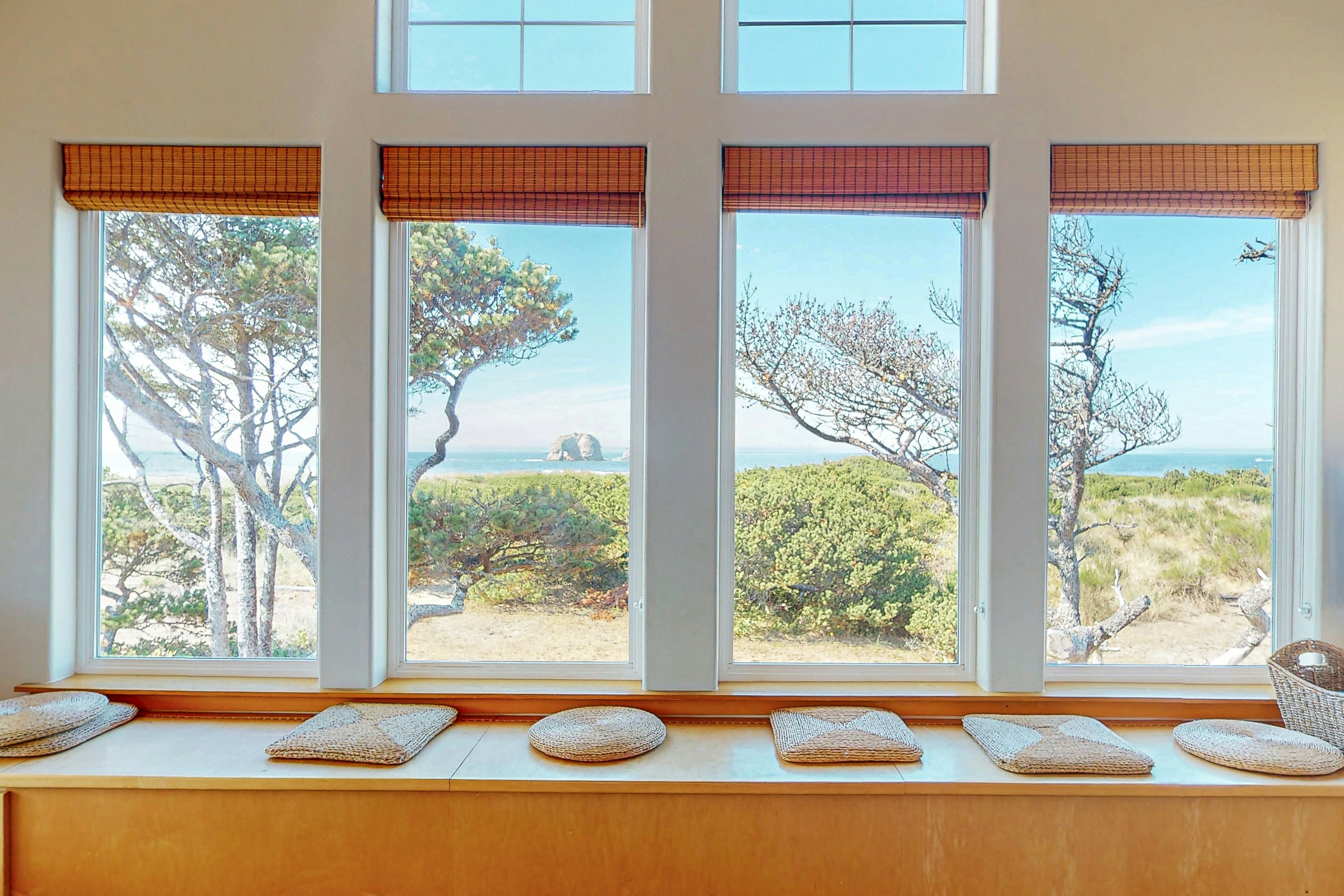 Beachfront home with private beach access, fireplace, washer/dryer, yard, deck