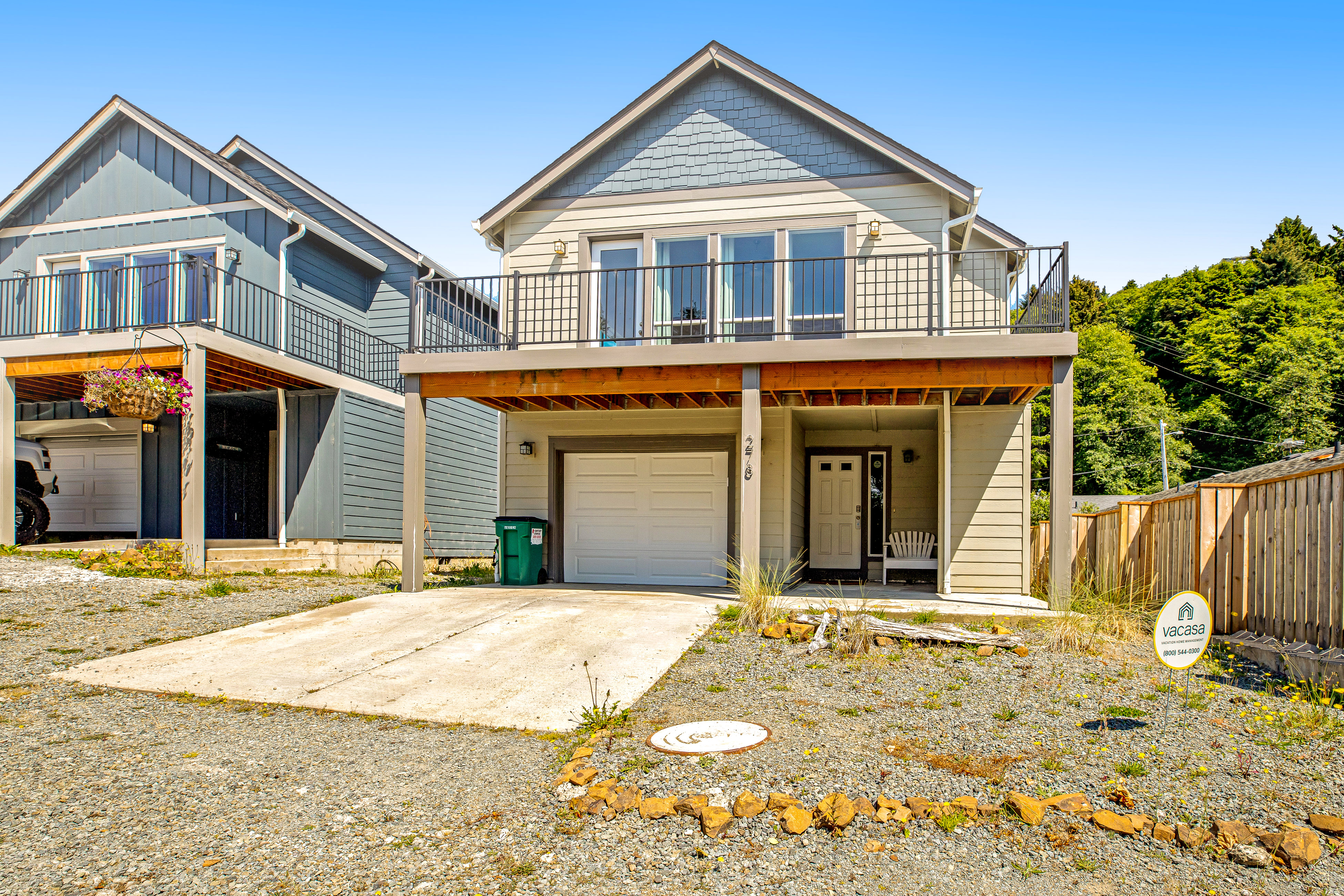 Coastal getaway with deck beach gear and washer dryer walk to beach