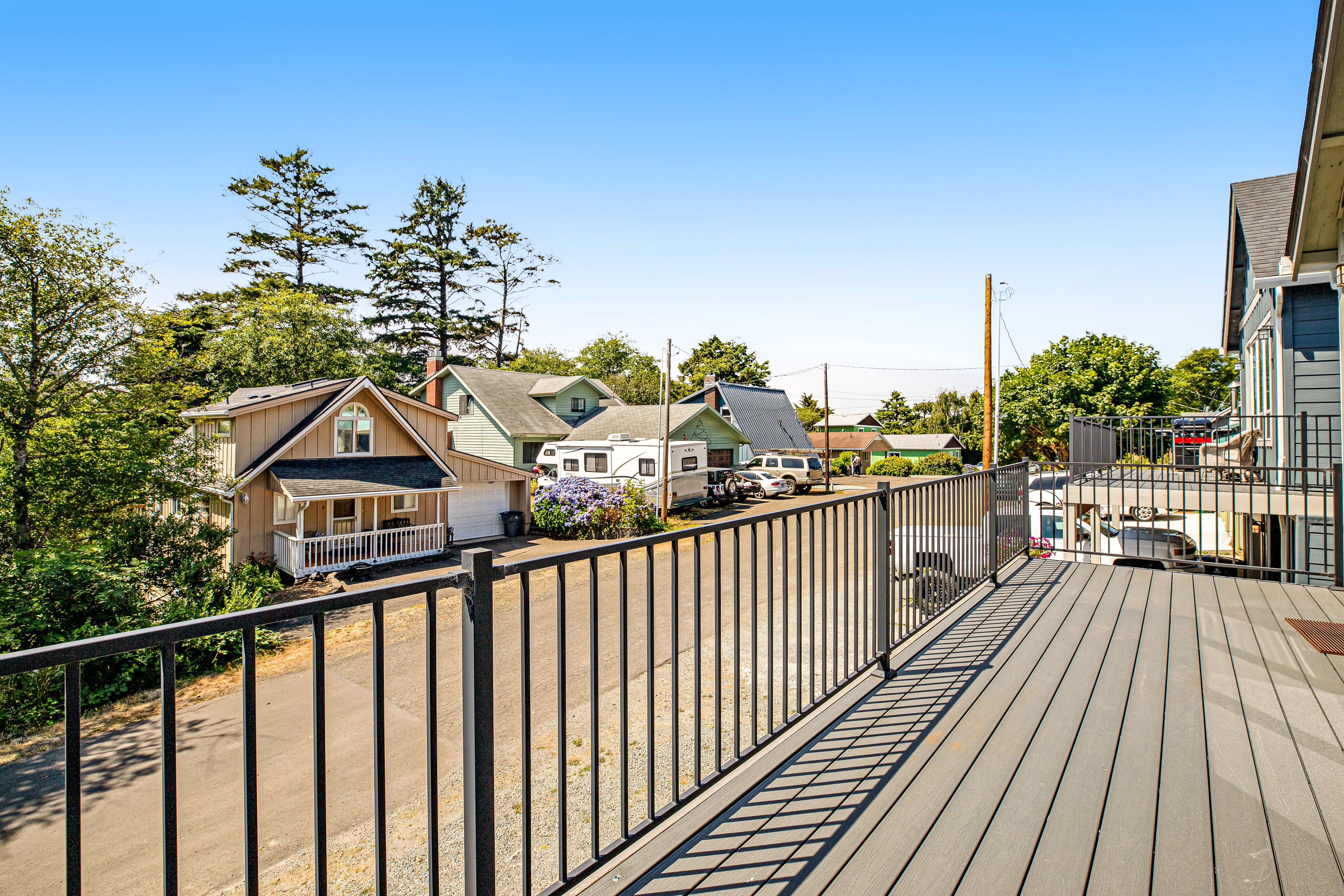 Coastal getaway with deck beach gear and washer dryer walk to beach