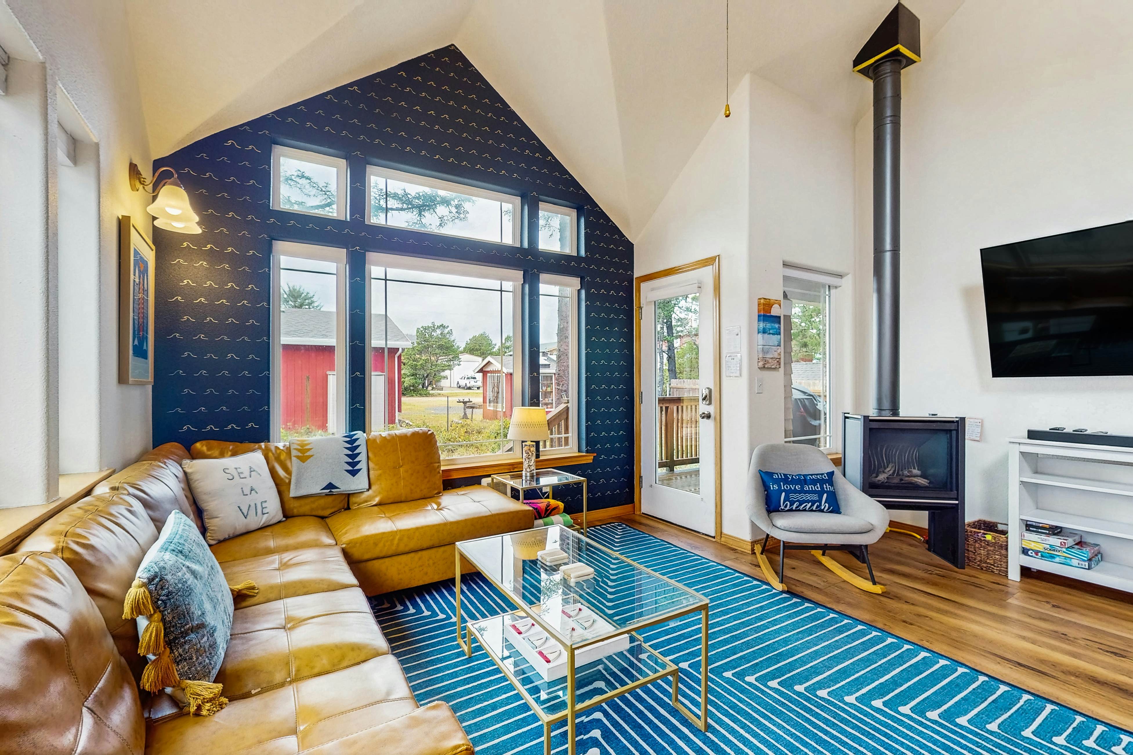 Coastal cottage with private hot tub short walk to beach