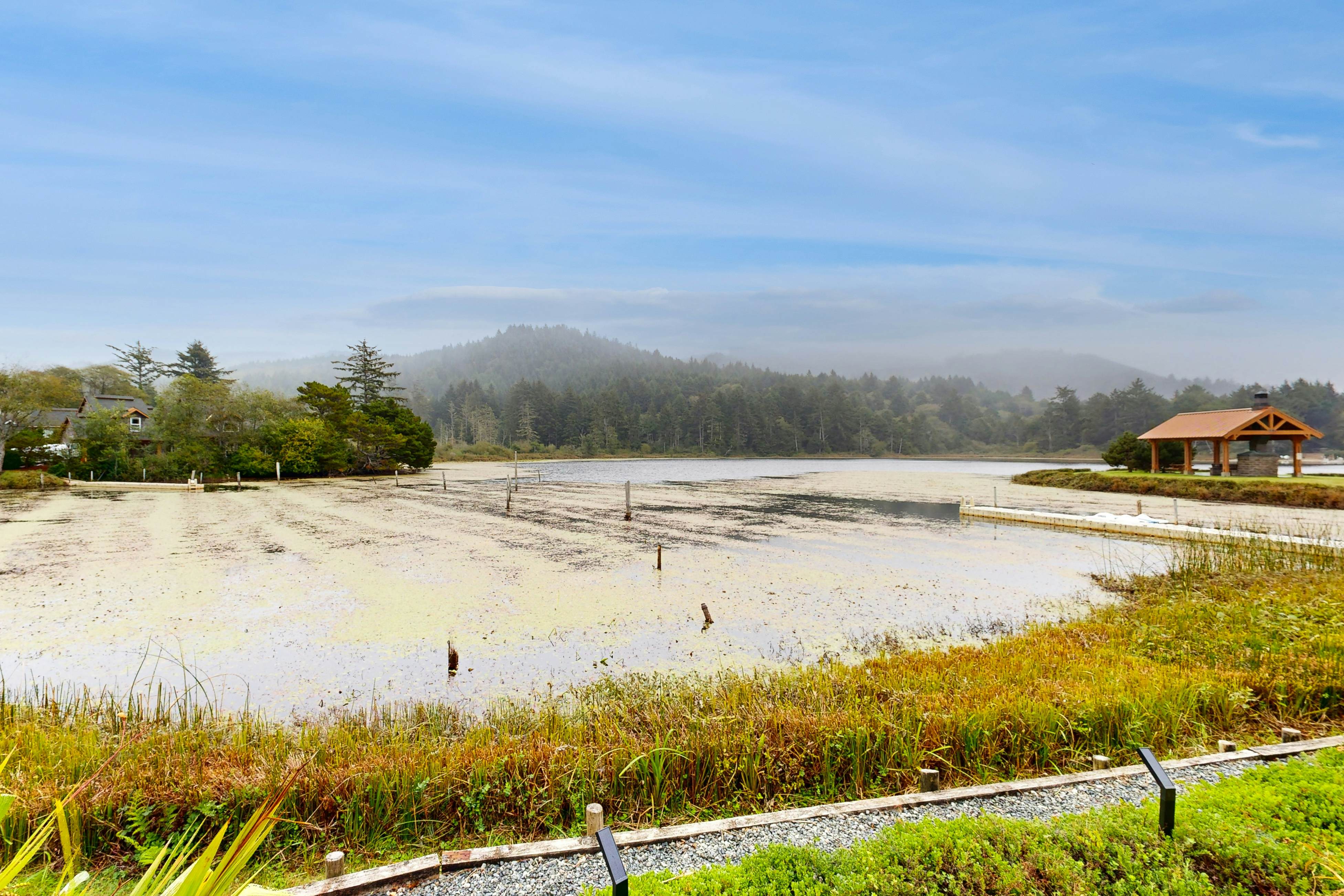 Beautiful lake-view home with hot tub, kayaks, & bike- two blocks to beach