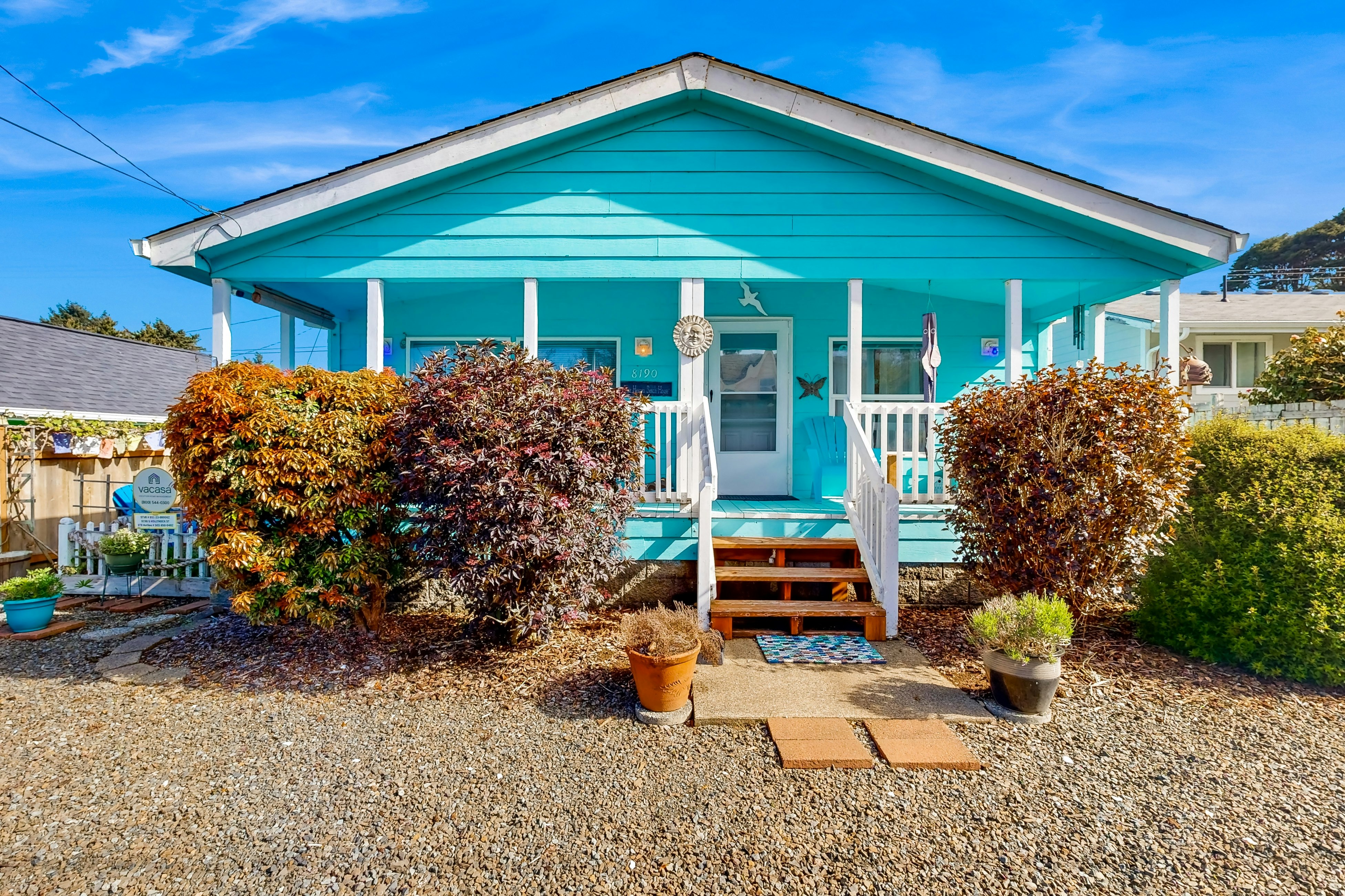 Charming home two blocks from the beach; private hot tub and washer/dryer