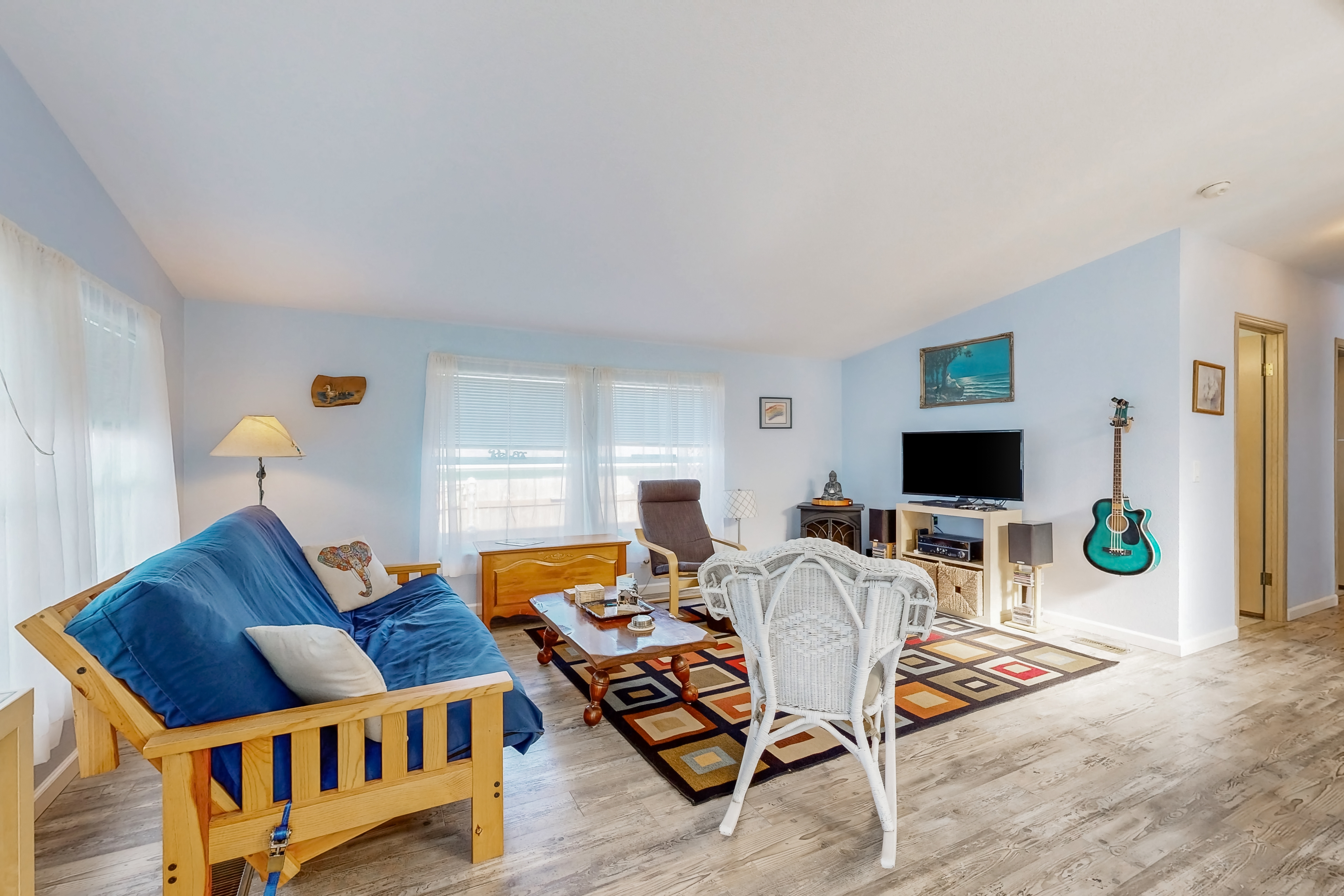 Charming home two blocks from the beach private hot tub and washer dryer