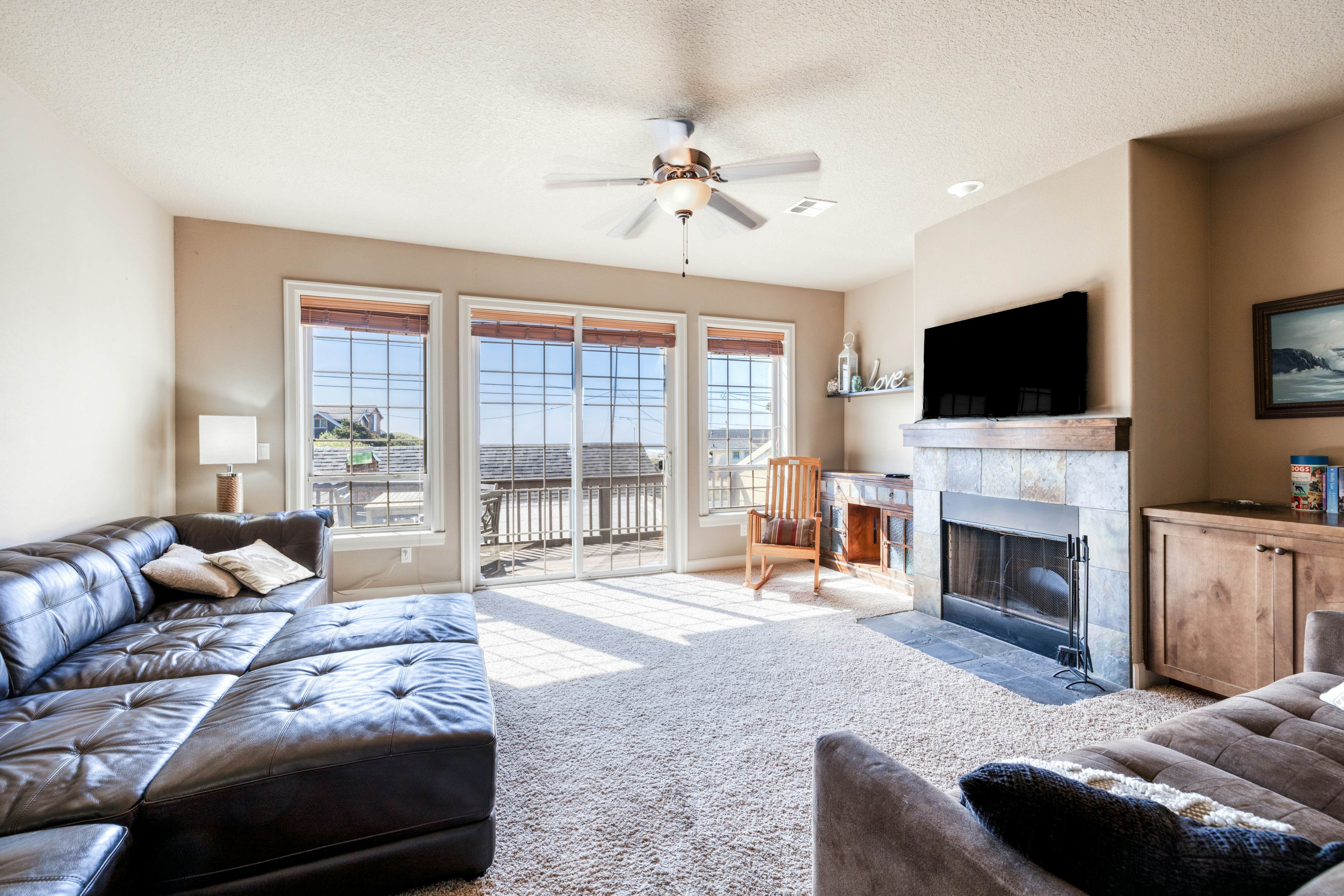 Three-story condo with ocean/sunset view & game room, 500 feet to beach