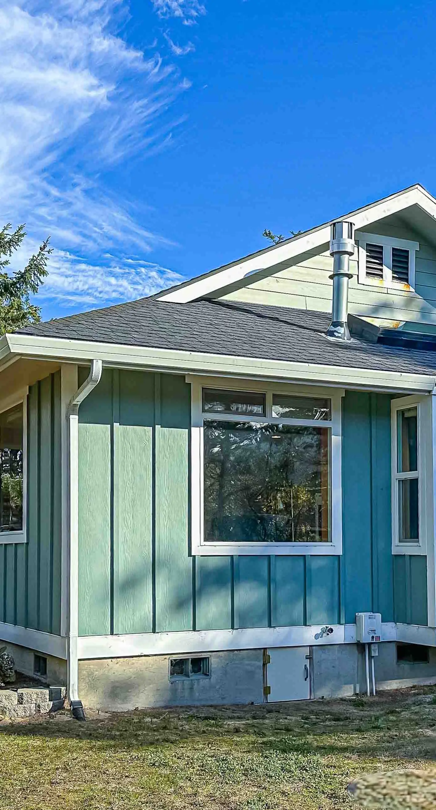 Dog friendly home close to the beach with patio BBQ and WiFi