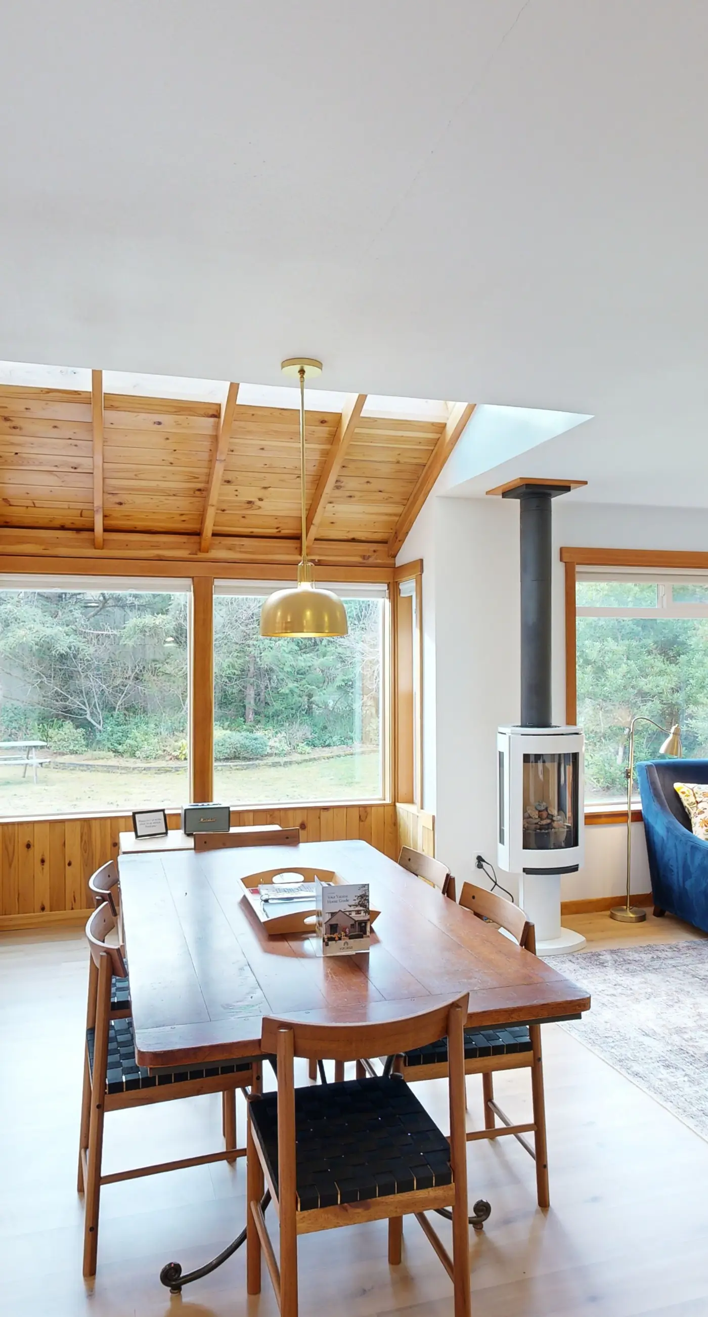 Dog friendly home close to the beach with patio BBQ and WiFi