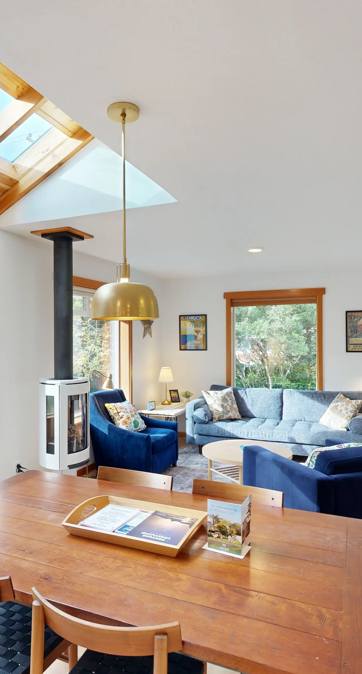 Dog friendly home close to the beach with patio BBQ and WiFi