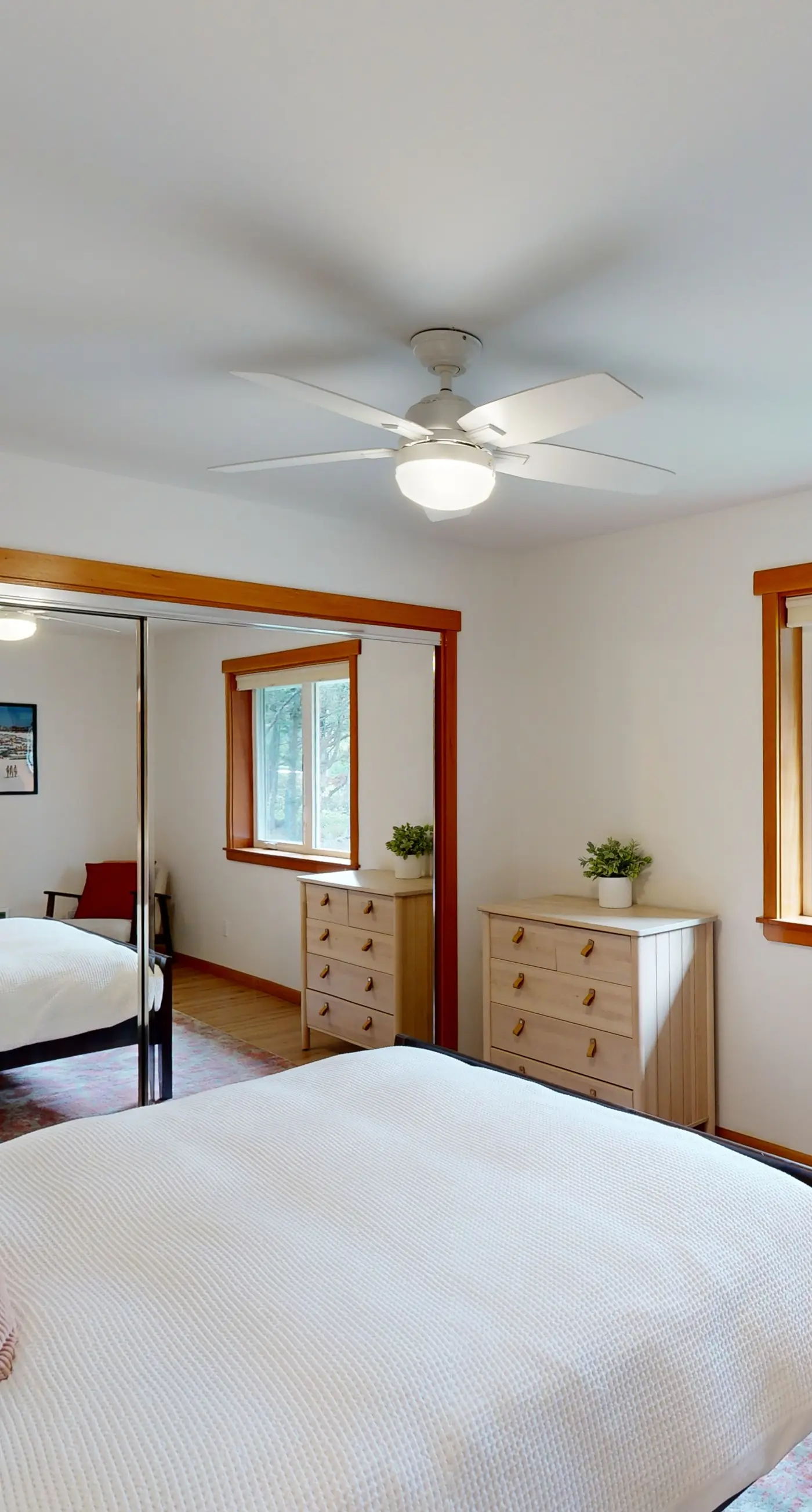 Dog friendly home close to the beach with patio BBQ and WiFi