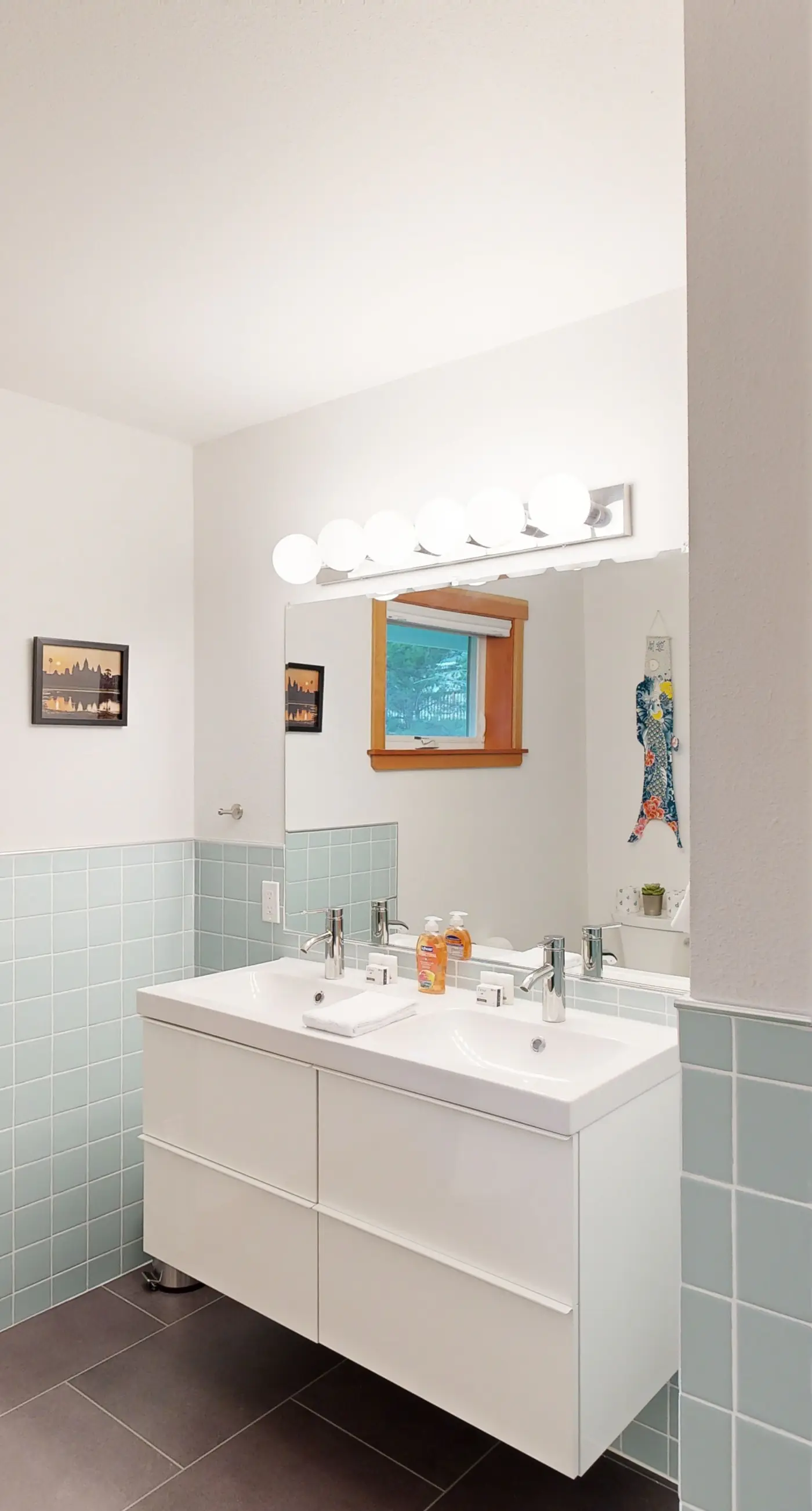 Dog friendly home close to the beach with patio BBQ and WiFi