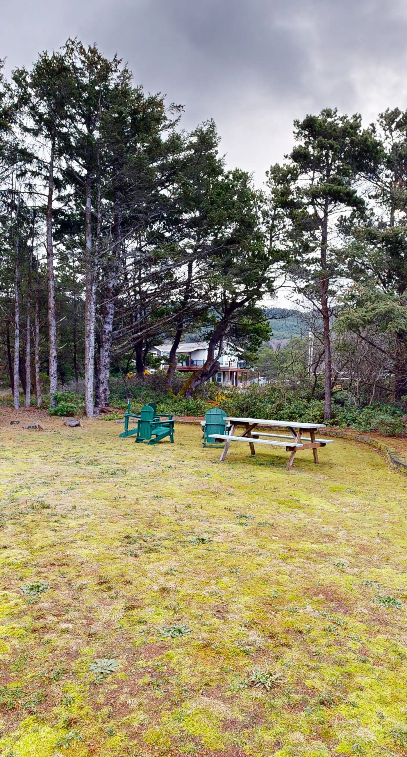 Dog friendly home close to the beach with patio BBQ and WiFi