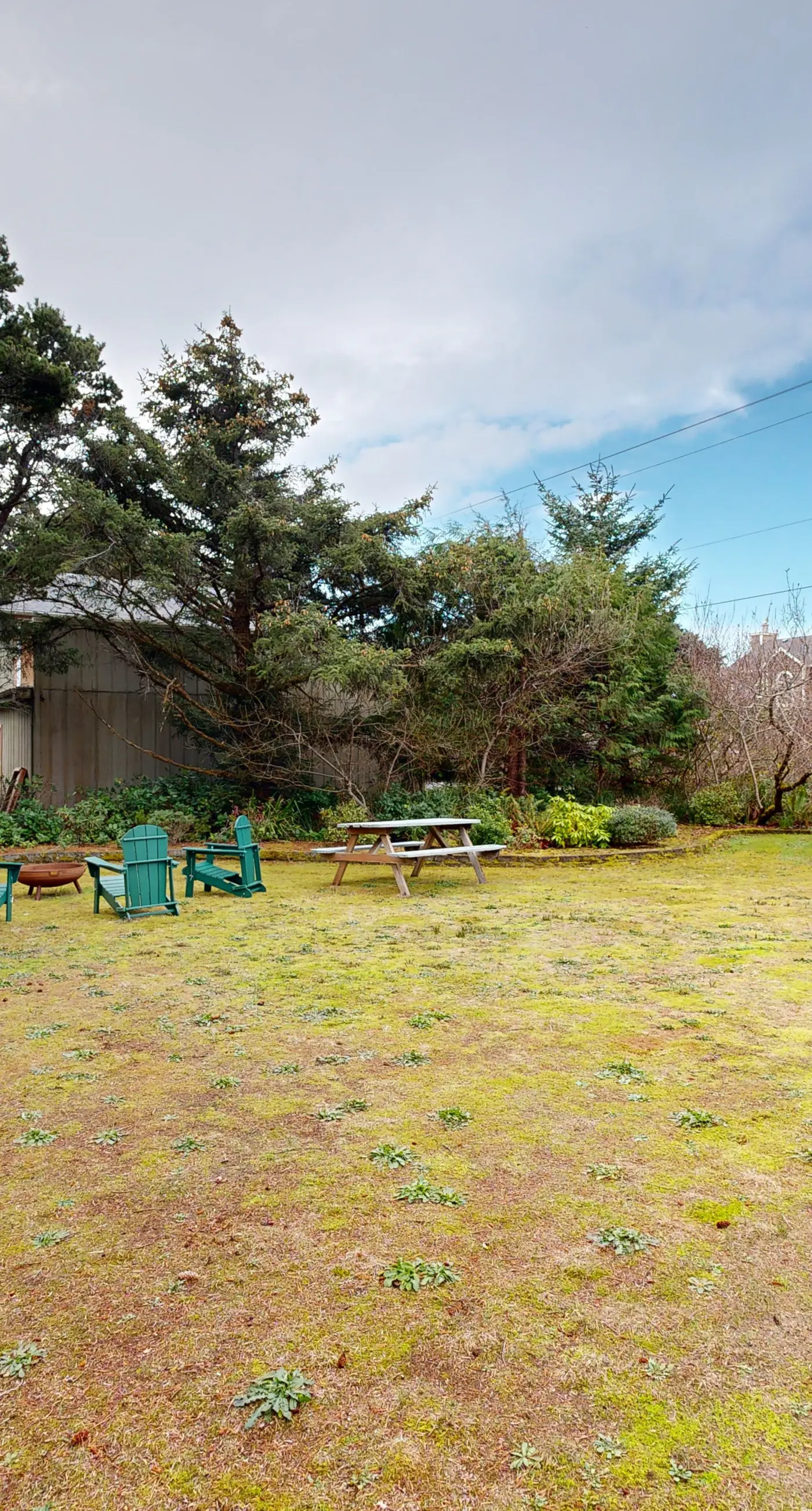 Dog friendly home close to the beach with patio BBQ and WiFi