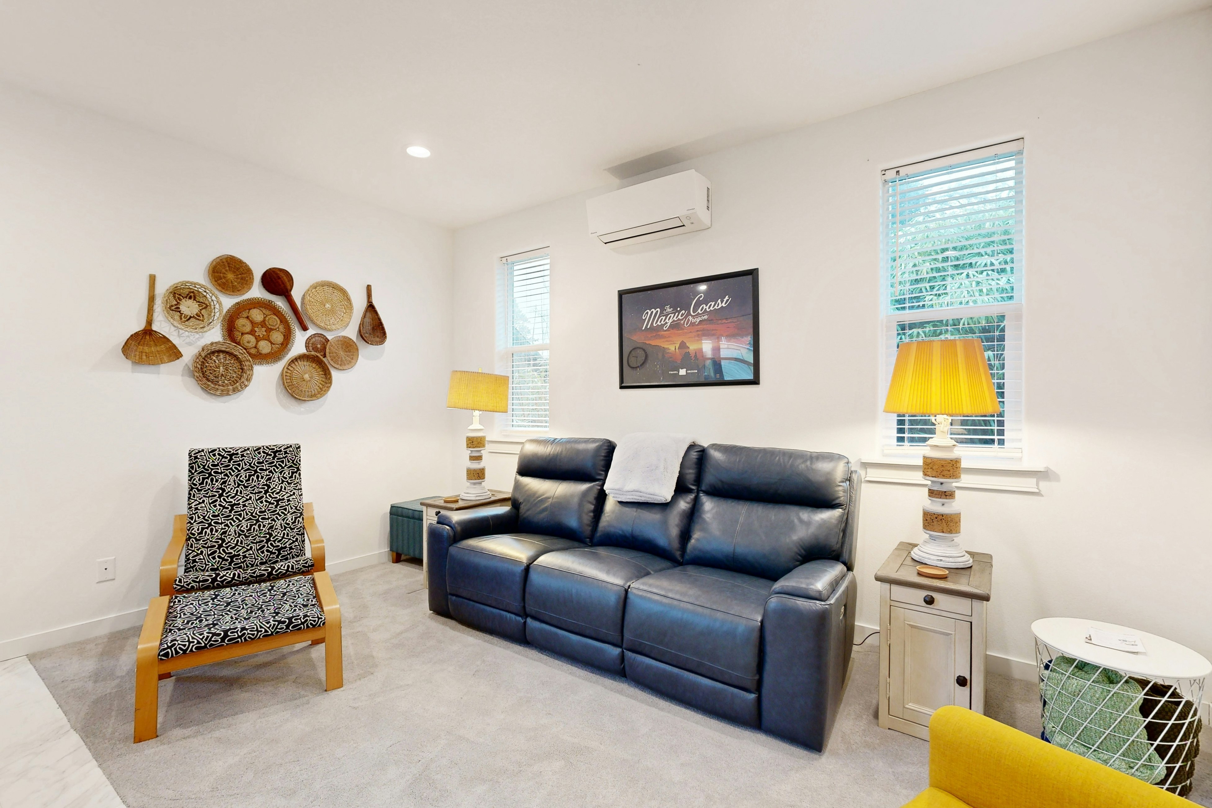 Charming coastal retreat near the beach with smart TV, fireplace, & games