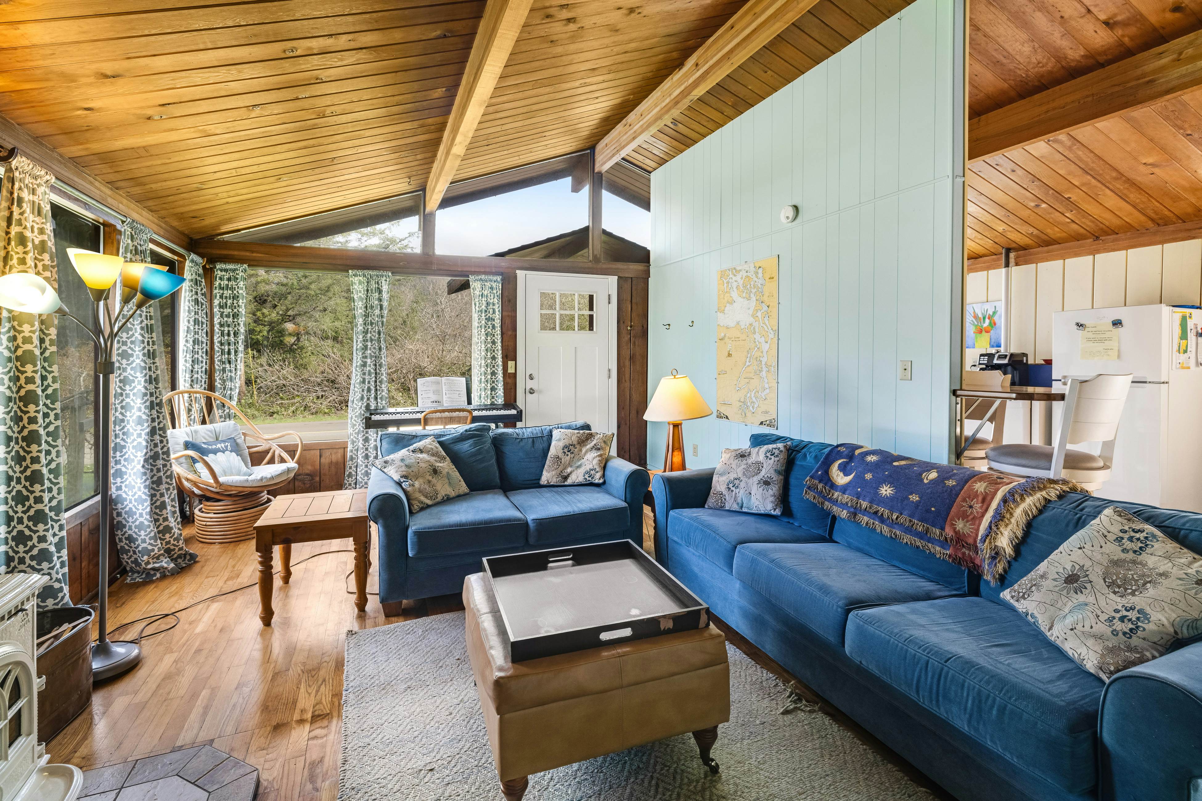 Perfect retreat a block from the beach w/ hot tub, wood stove and dog-friendly