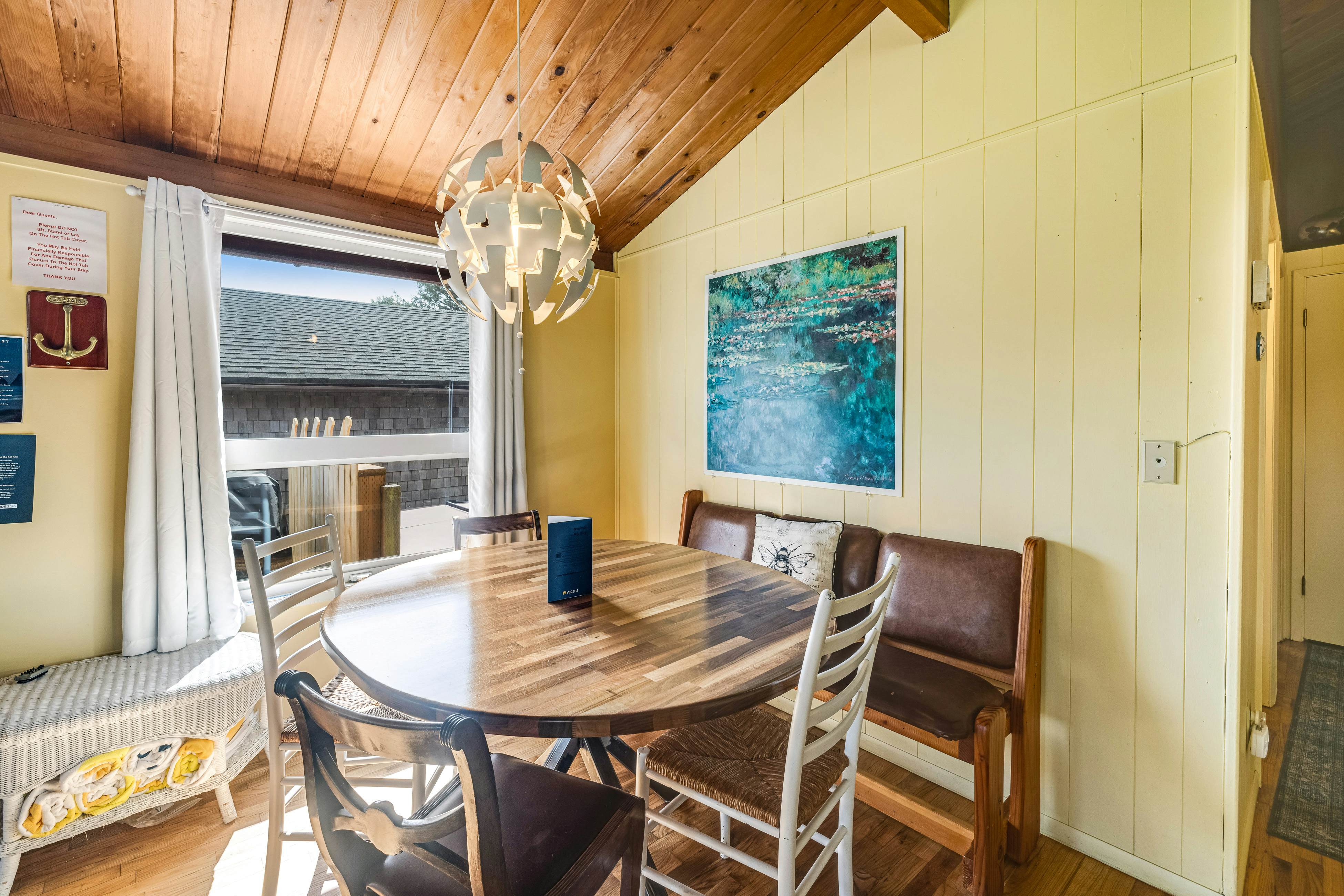 Perfect retreat a block from the beach w/ hot tub, wood stove and dog-friendly