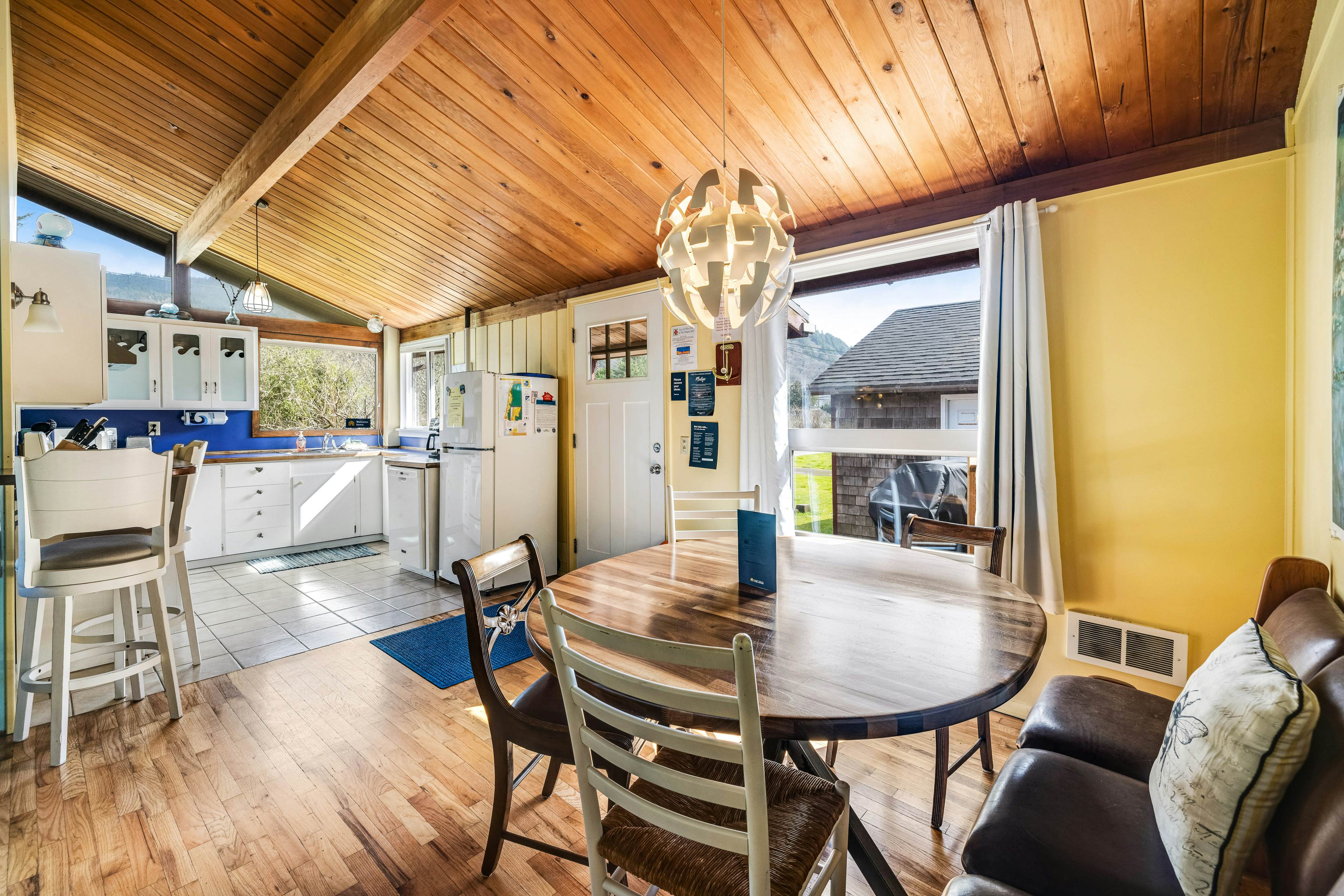 Perfect retreat a block from the beach w/ hot tub, wood stove and dog-friendly