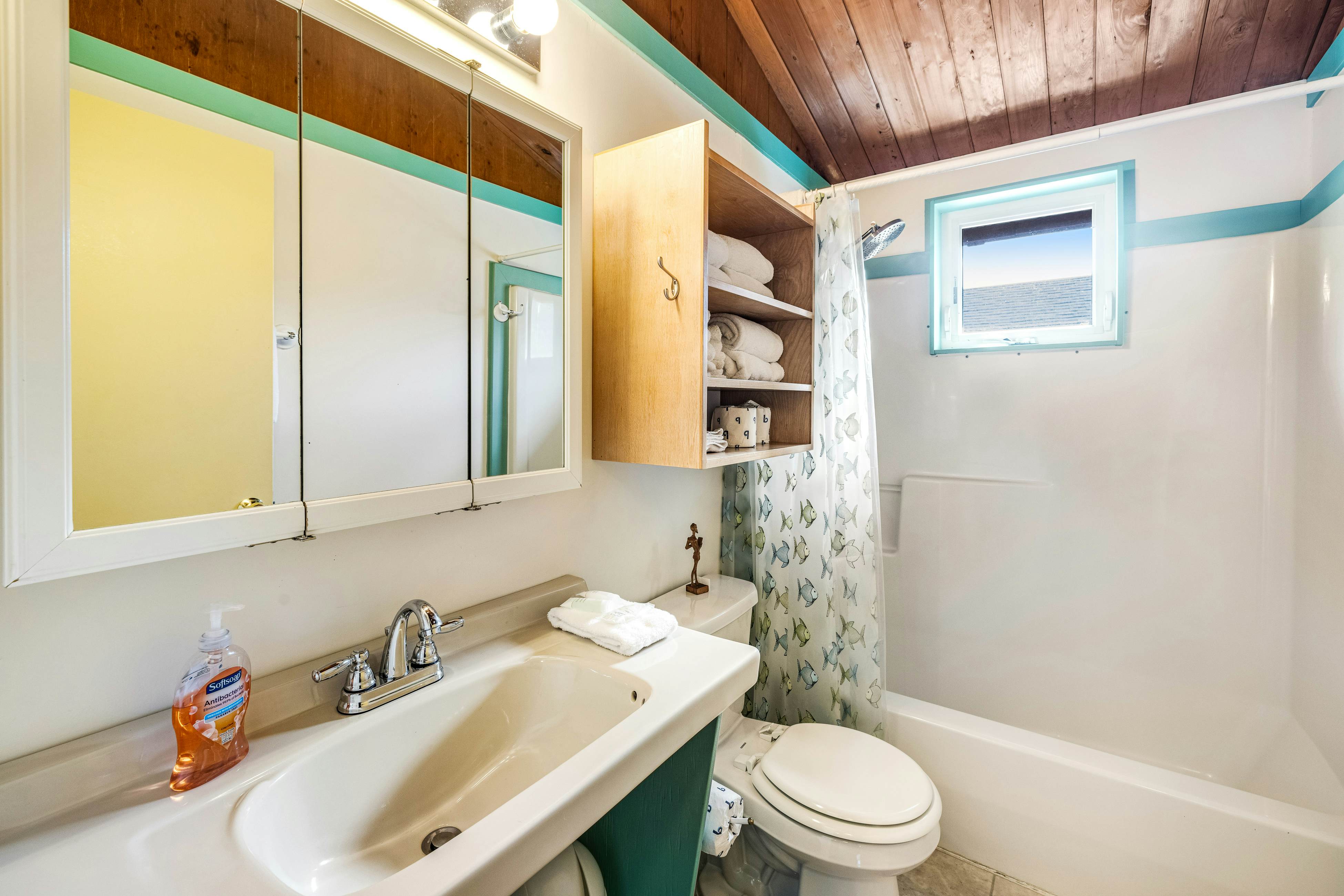 Perfect retreat a block from the beach w/ hot tub, wood stove and dog-friendly