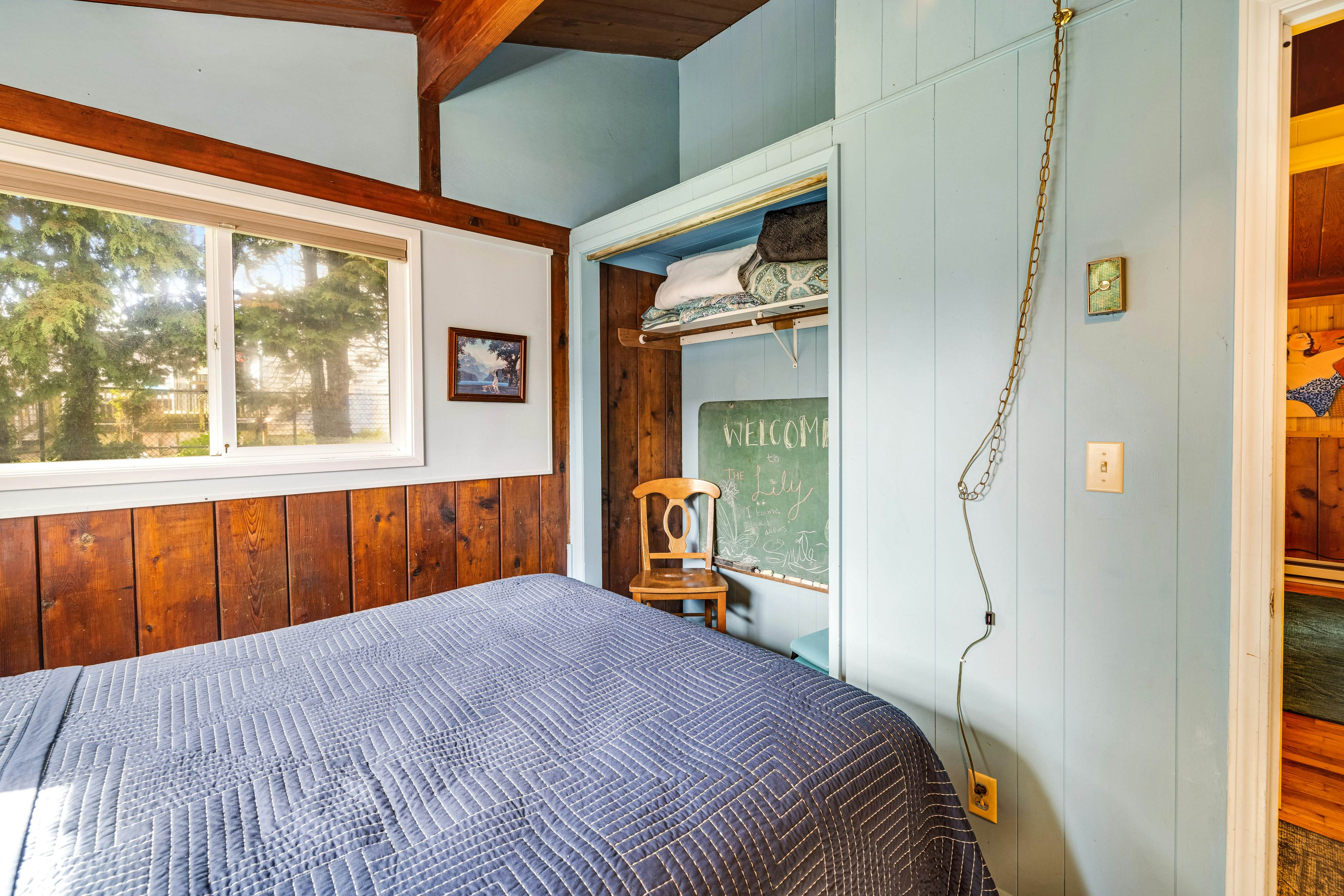 Perfect retreat a block from the beach w/ hot tub, wood stove and dog-friendly