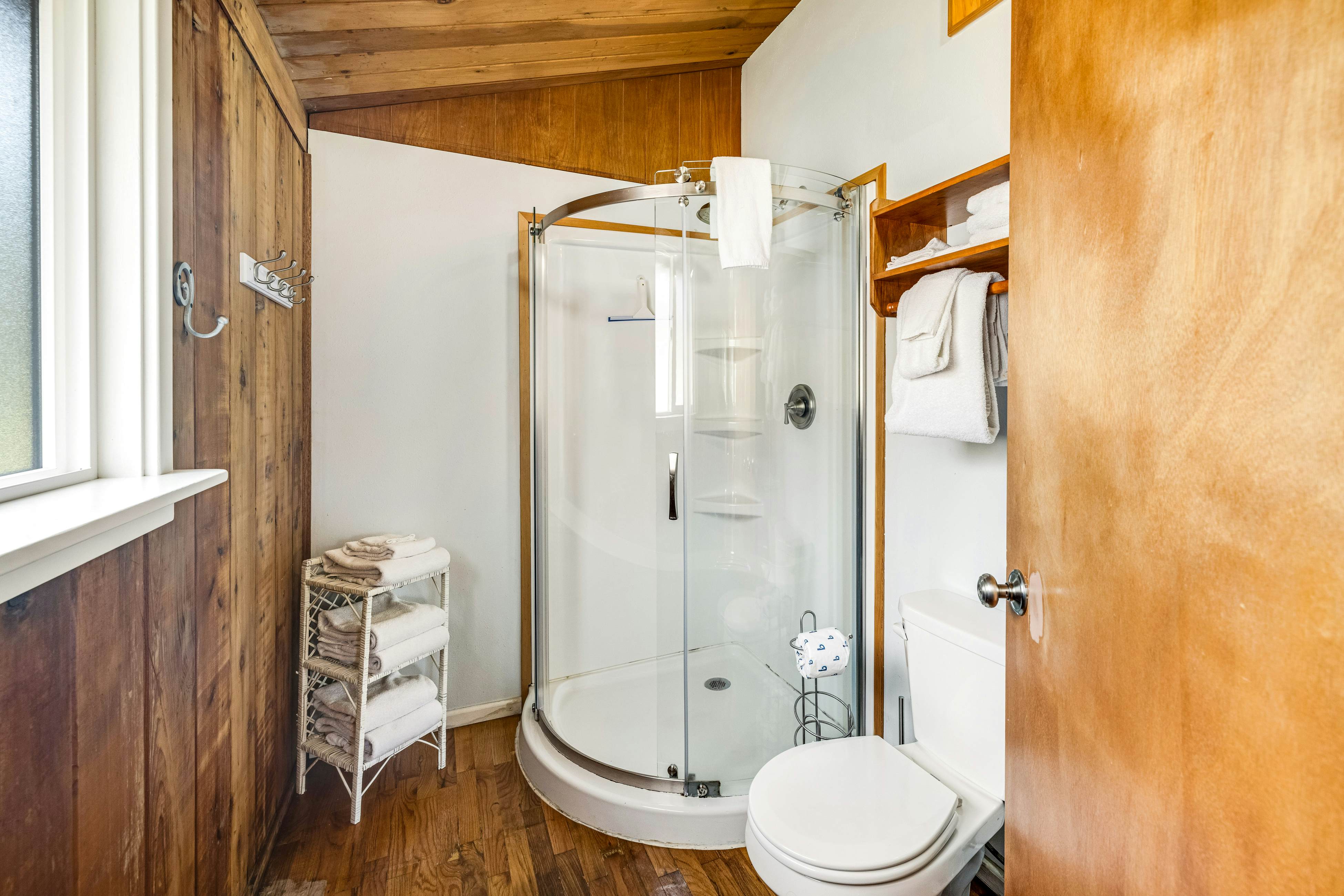 Perfect retreat a block from the beach w/ hot tub, wood stove and dog-friendly