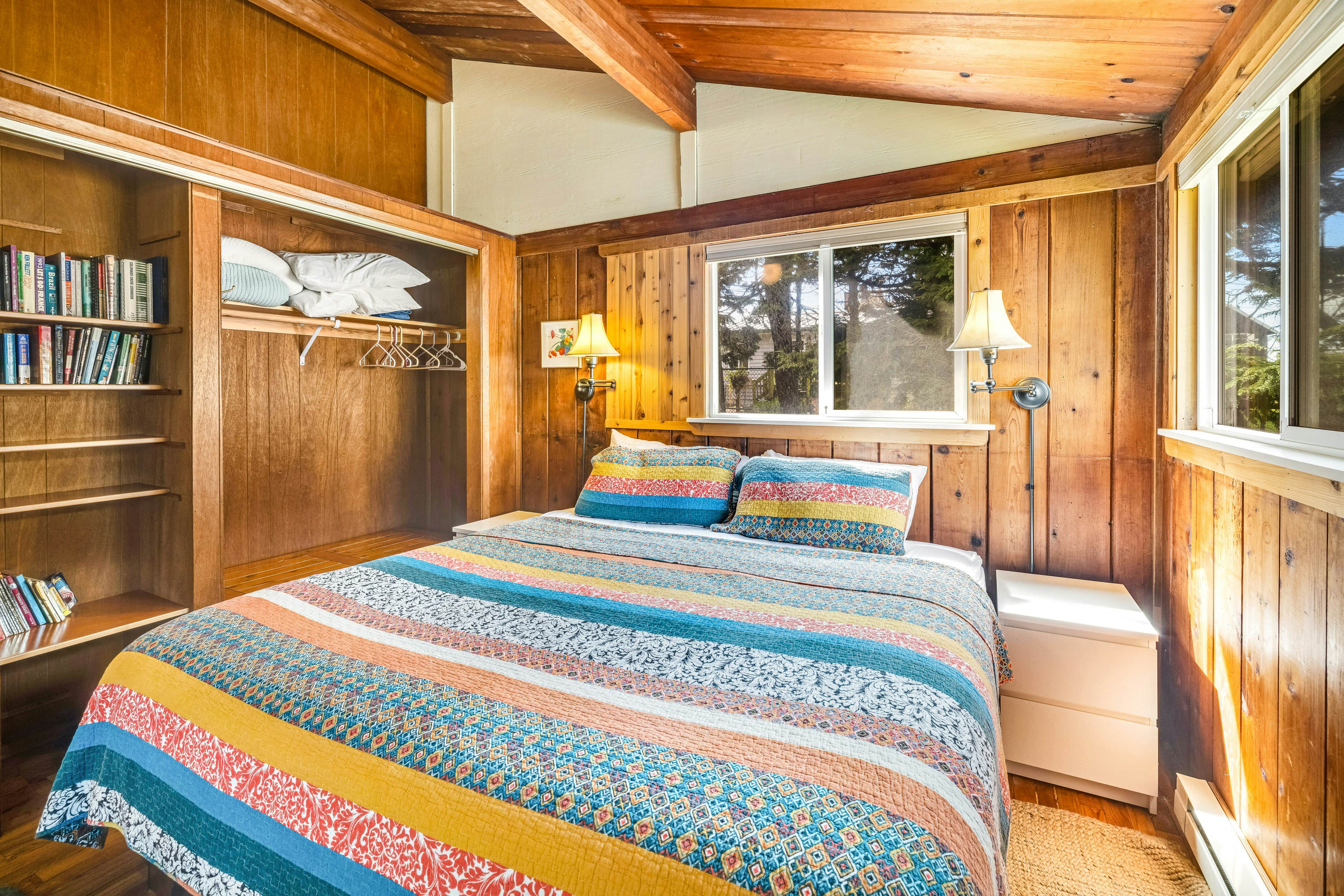 Perfect retreat a block from the beach w/ hot tub, wood stove and dog-friendly