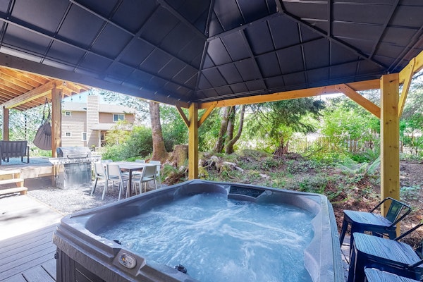 Friendly Home with Private Hot Tub High Speed WiFi and Wood Burning Fireplace