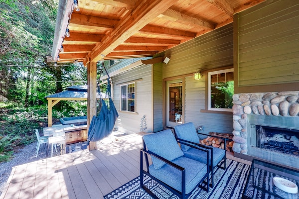 Friendly Home with Private Hot Tub High Speed WiFi and Wood Burning Fireplace