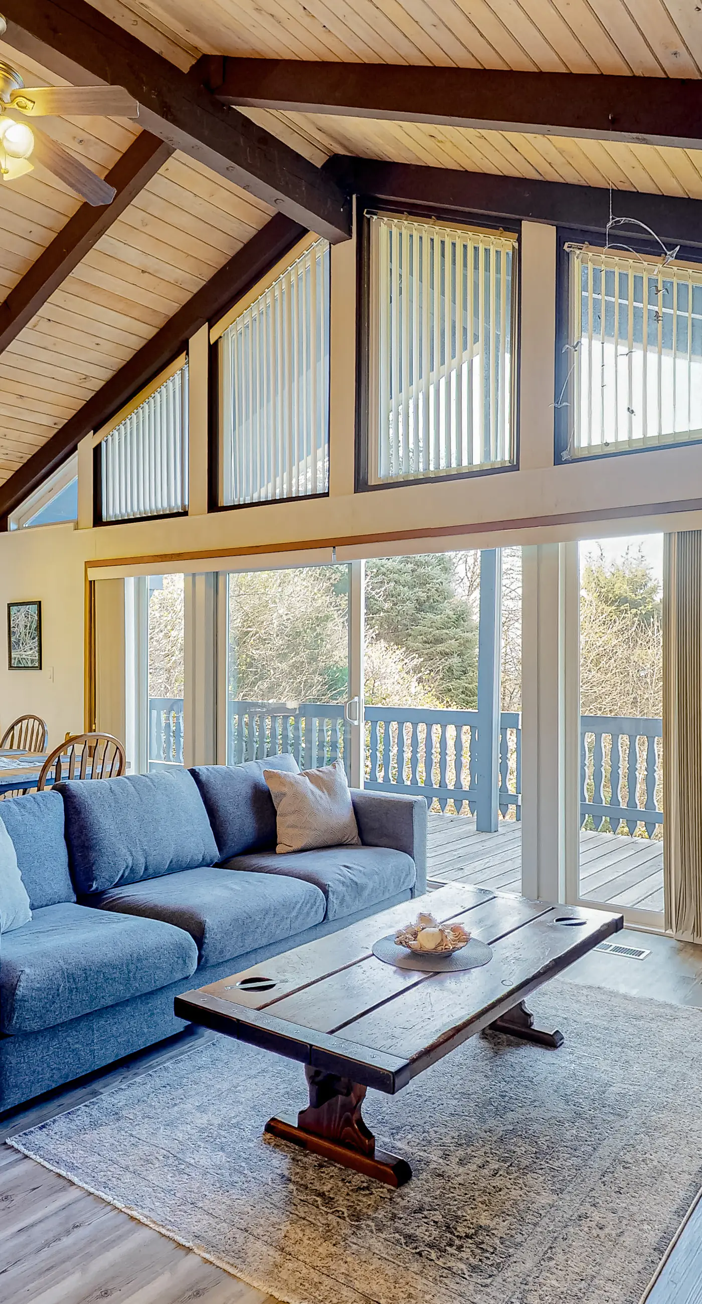 Quaint Dog Friendly Escape Near Town and Beach with Ocean Views and High Speed WiFi